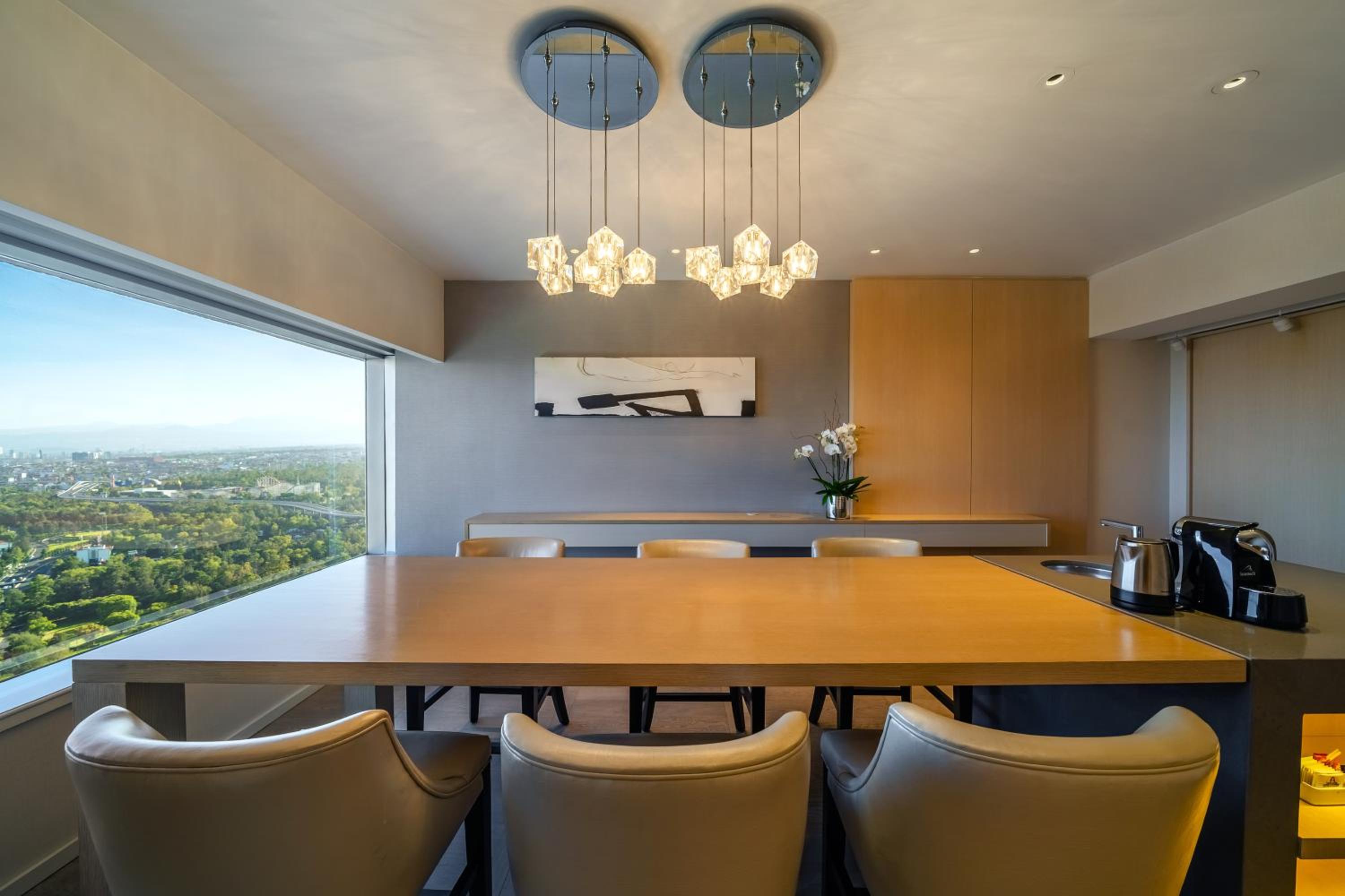 Executive Suite - Photo 5