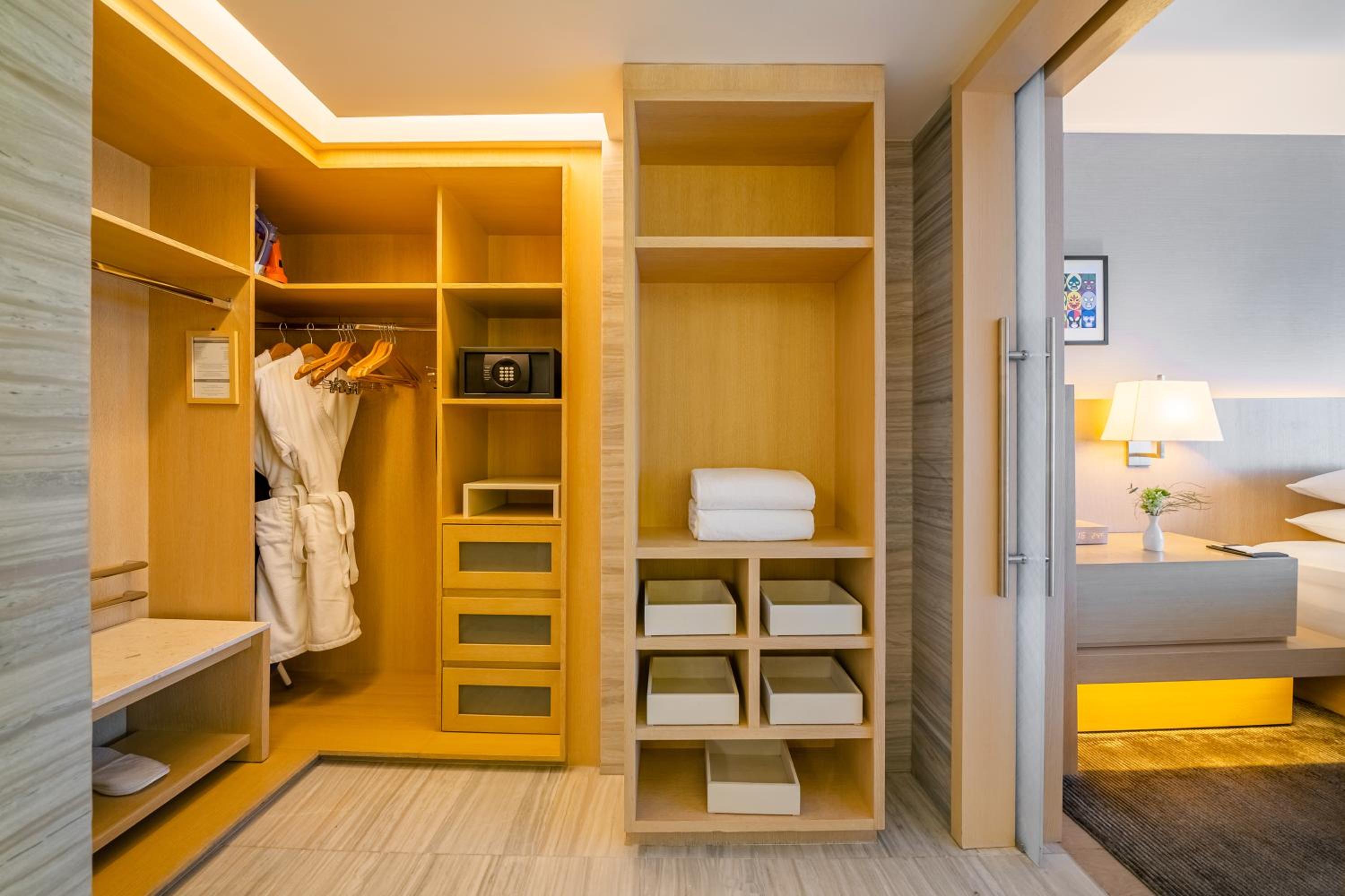 Executive Suite - Photo 1