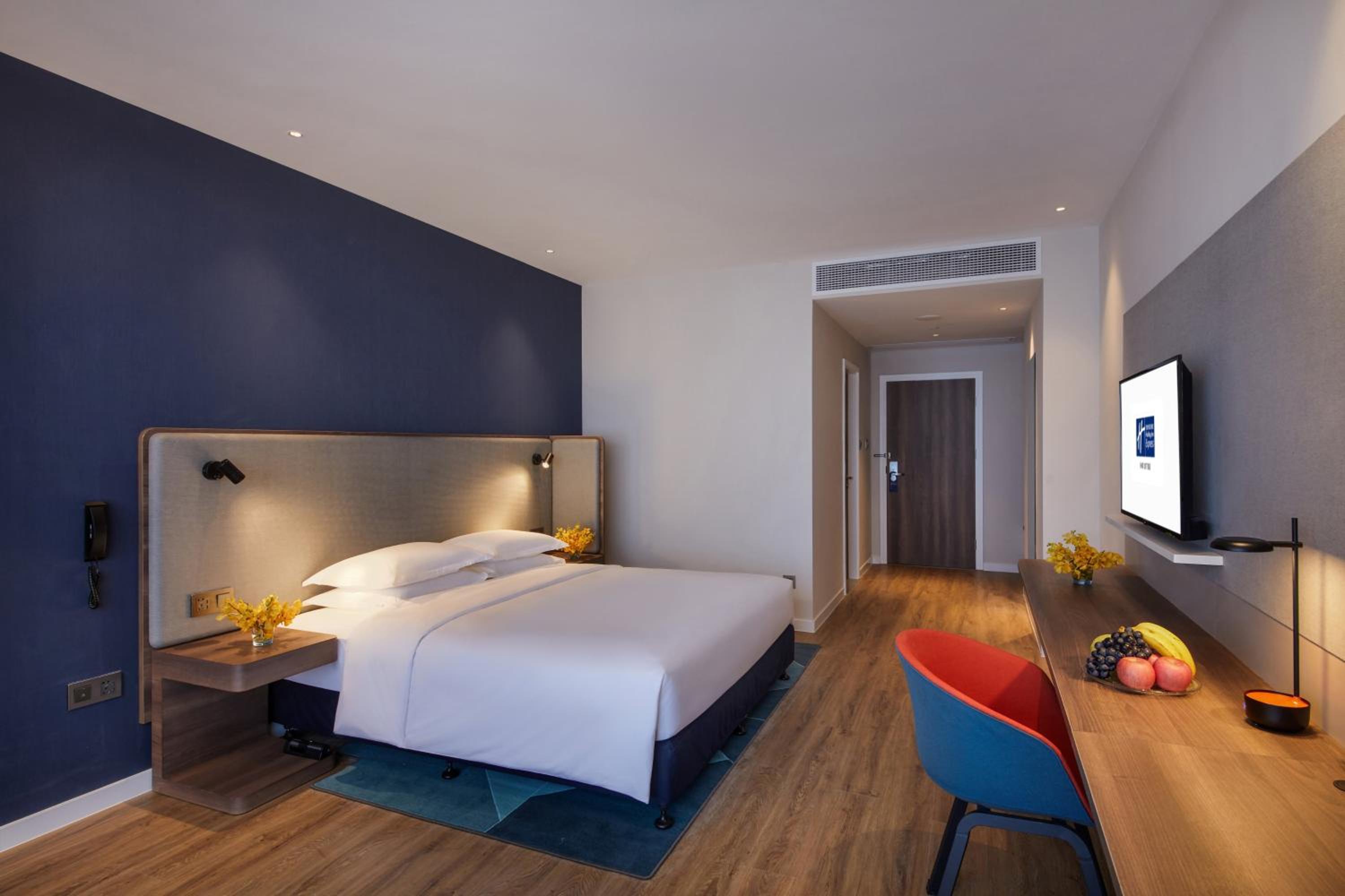 Standard King Room - Photo 5