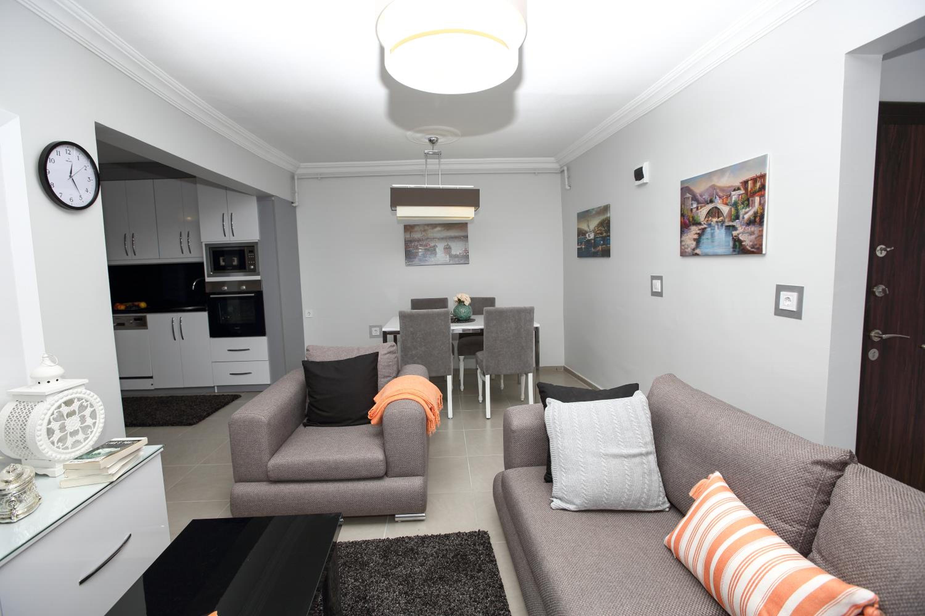 Large Two-Bedroom Apartment photo 2
