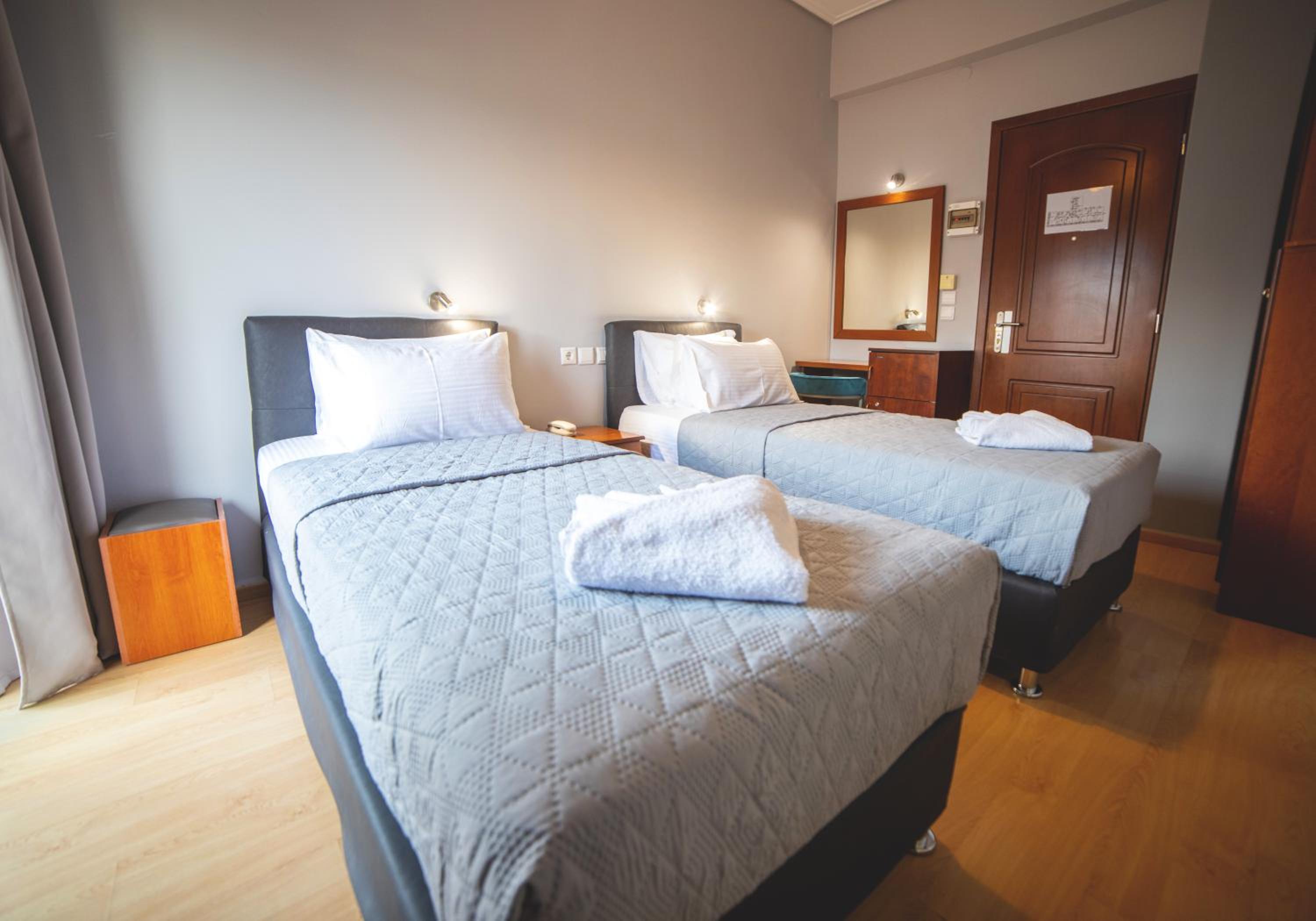 Standard Twin Room - Photo 4