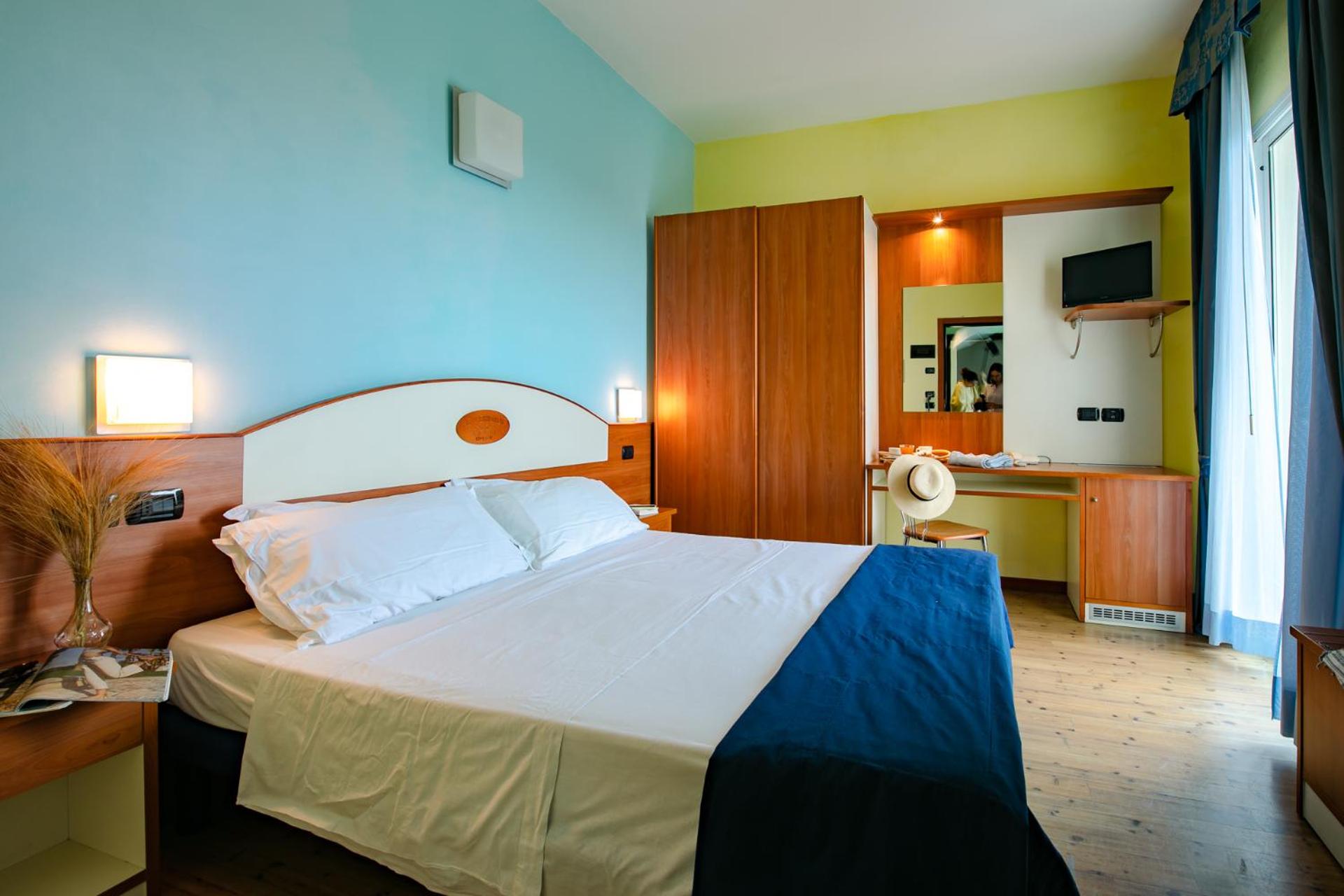 Double or Twin Room - Photo 5
