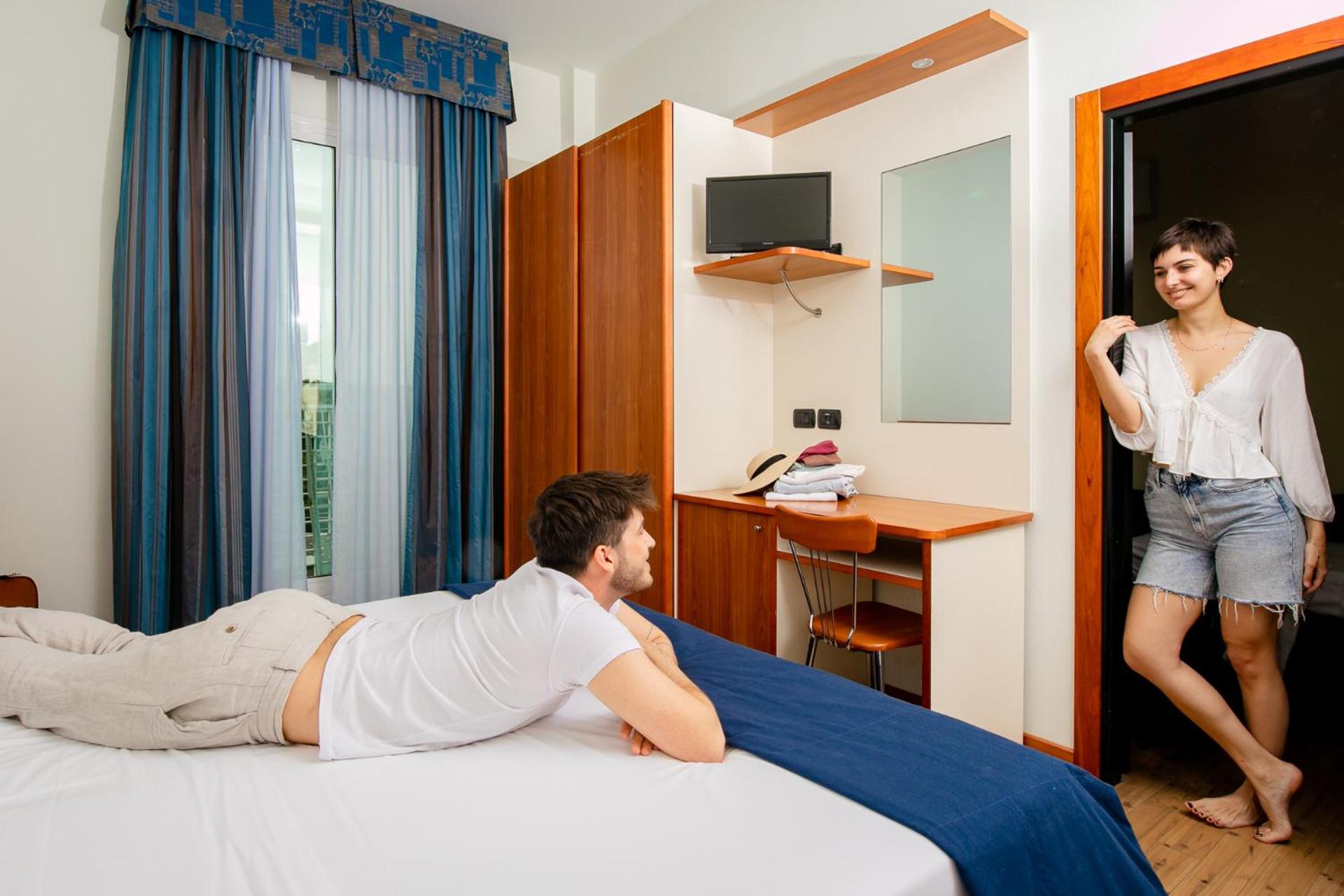Double or Twin Room - Photo 7