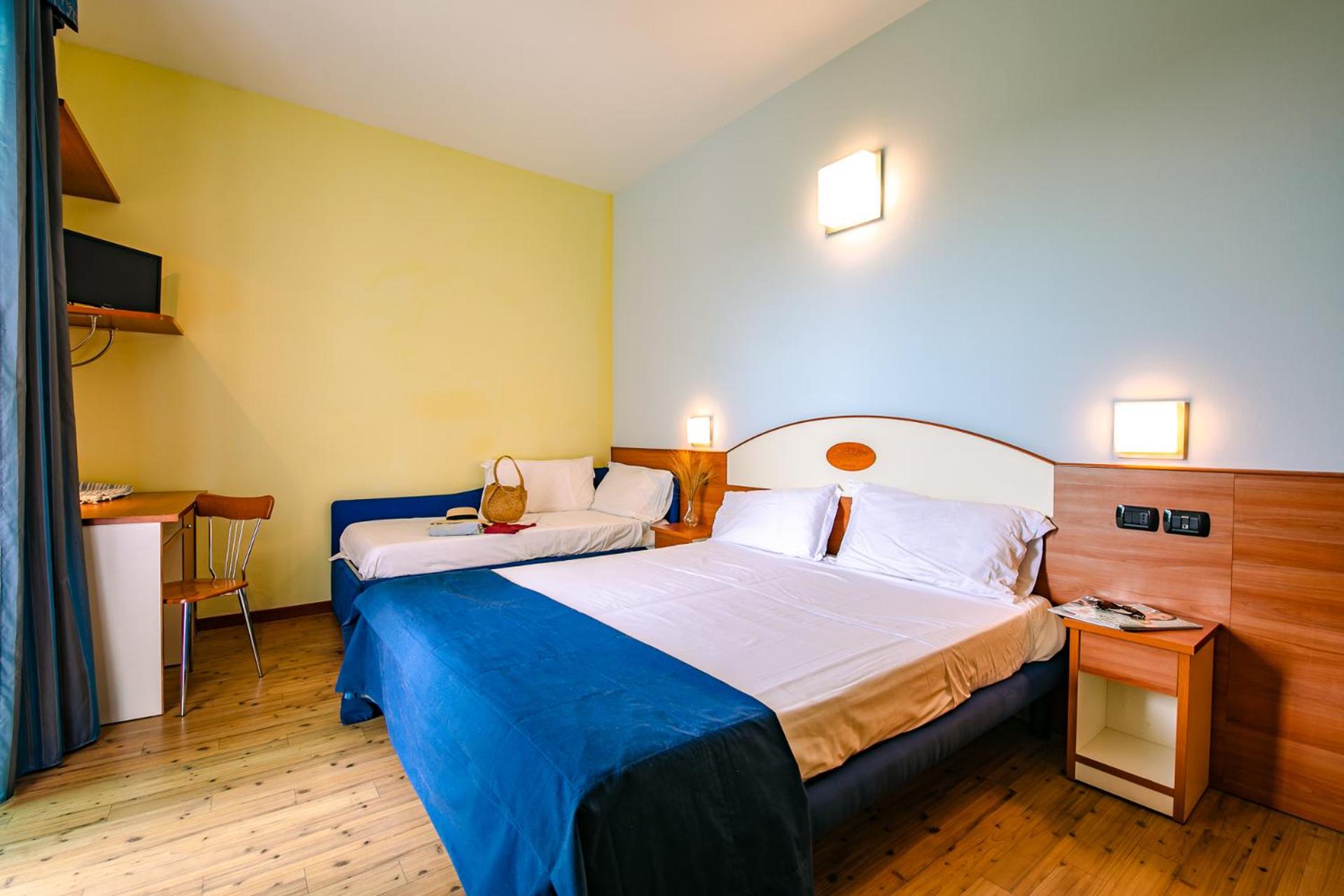 Double or Twin Room - Photo 8