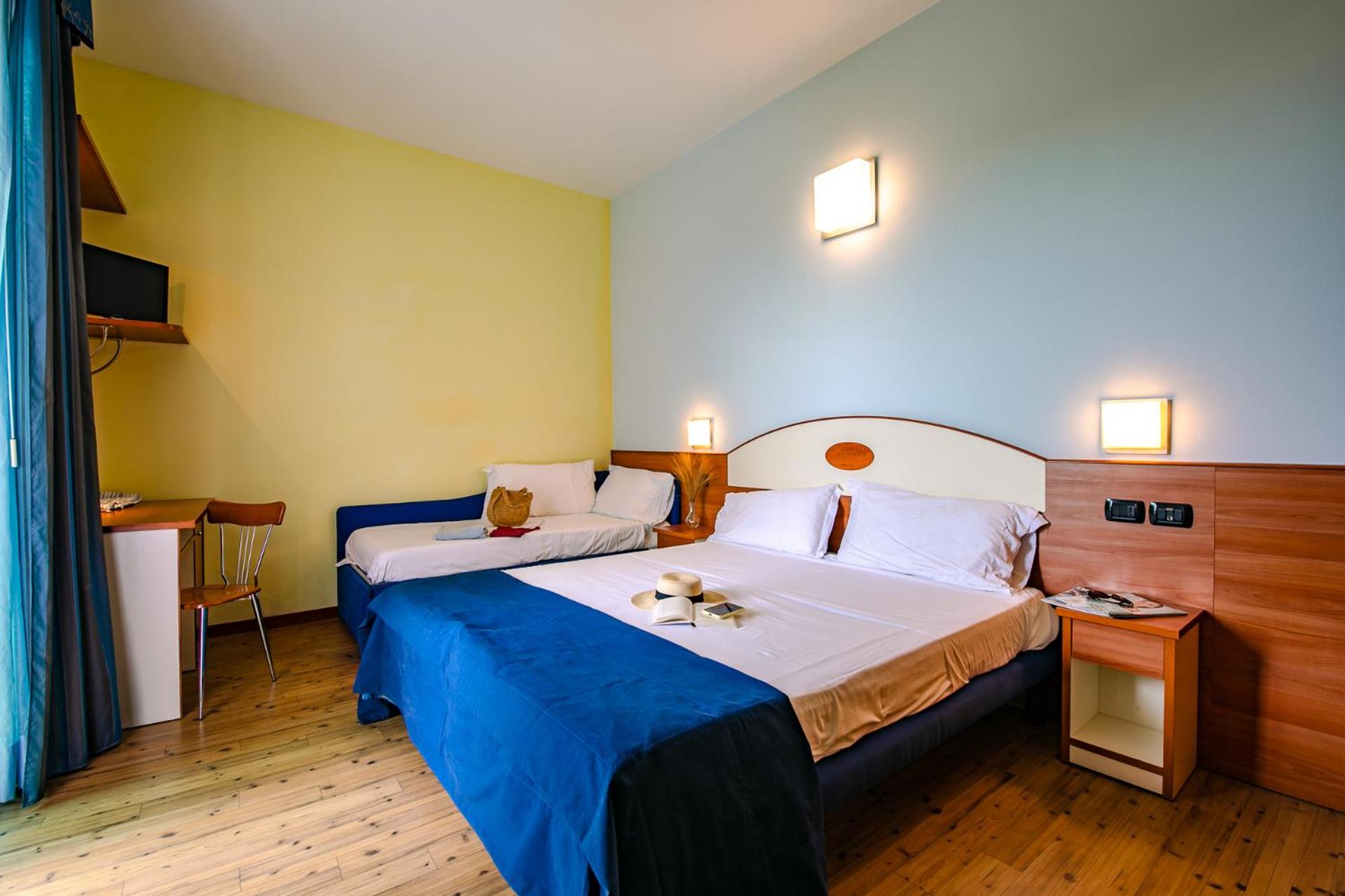 Double or Twin Room - Photo 9
