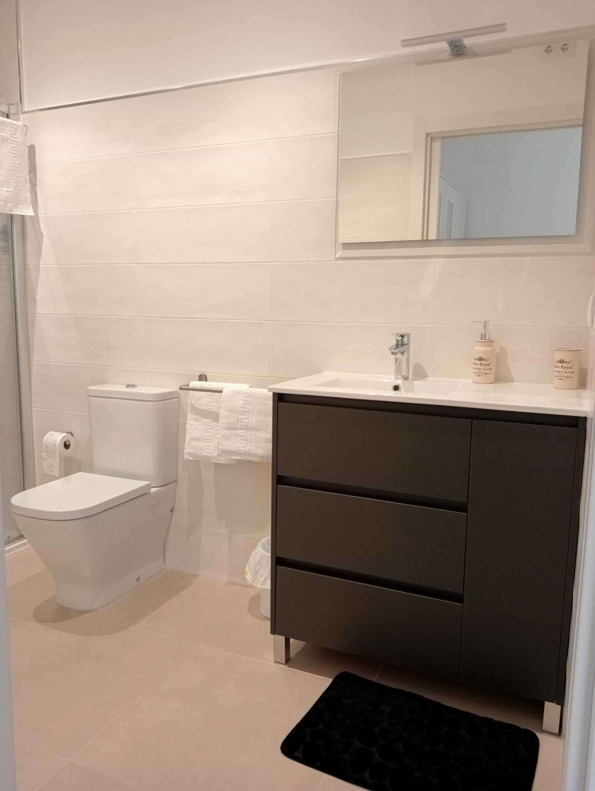 One-Bedroom Apartment - Photo 11
