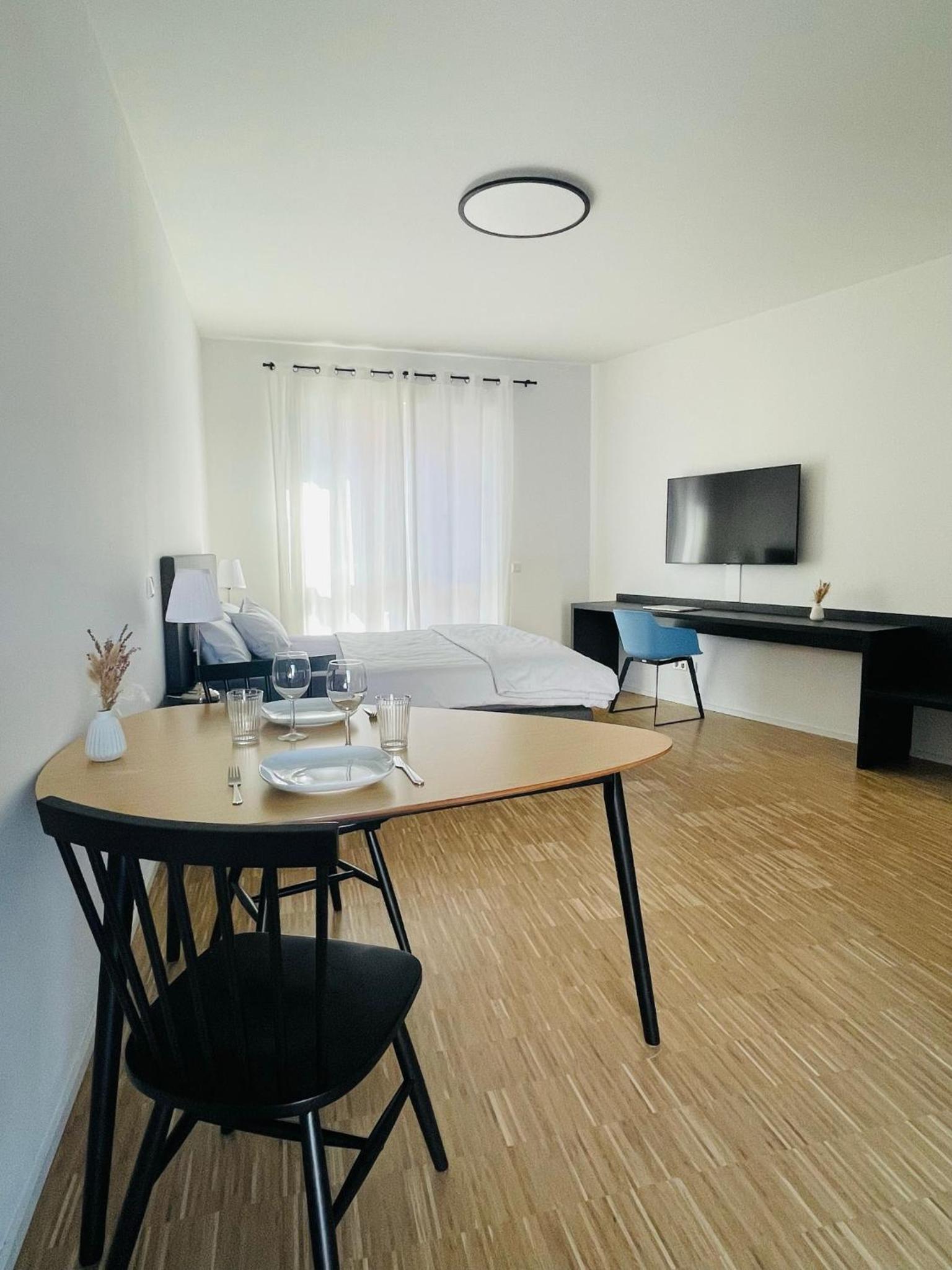 One-Bedroom Apartment photo 1