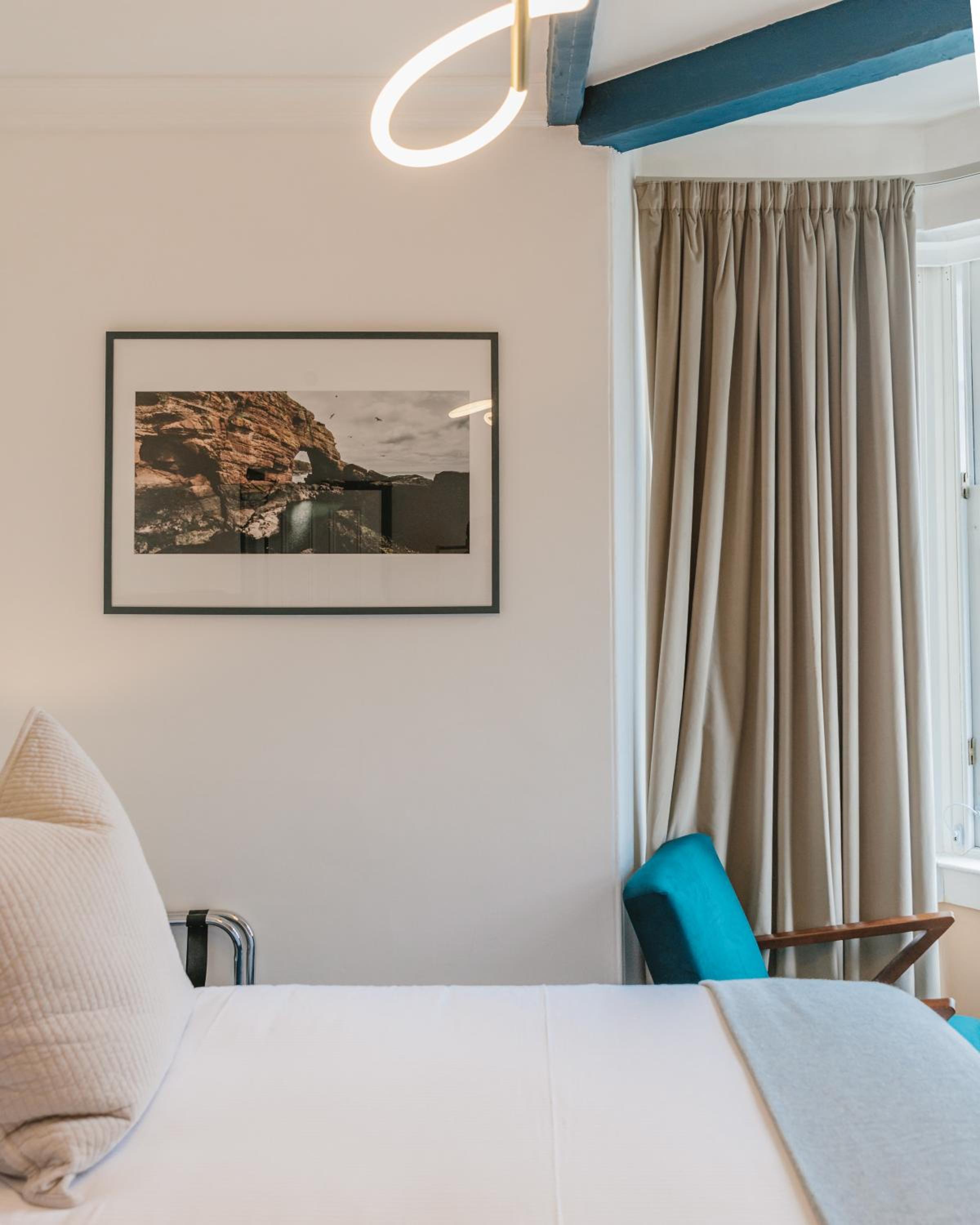 Deluxe King Room - Photo 2