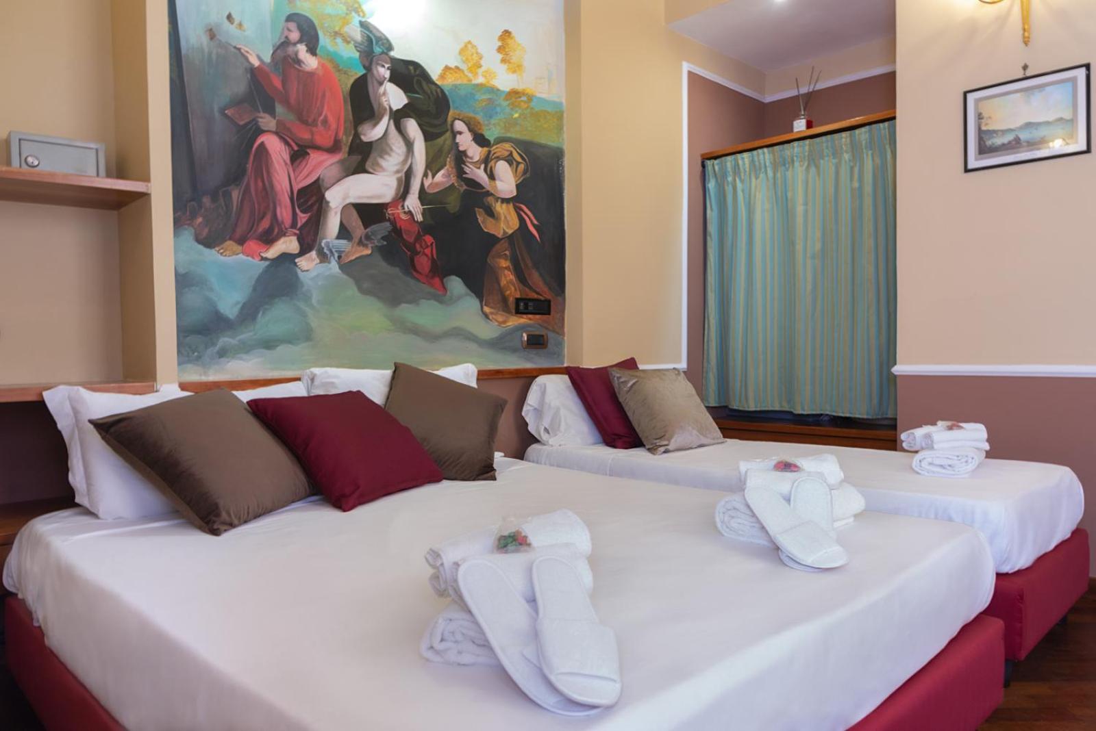 Family Room with Two Queen Beds and Single Bed photo 3
