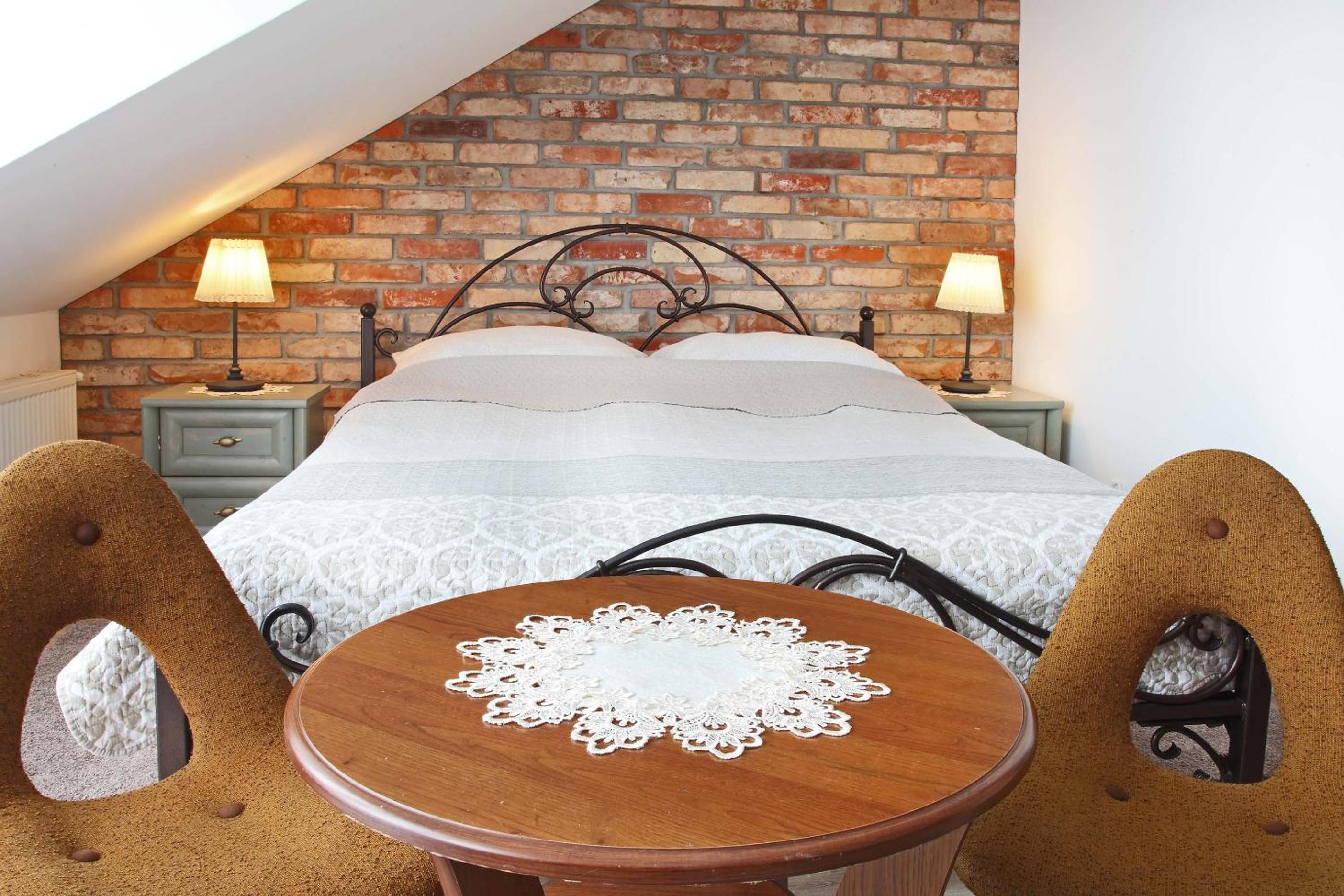 Double Room with Balcony - Photo 3