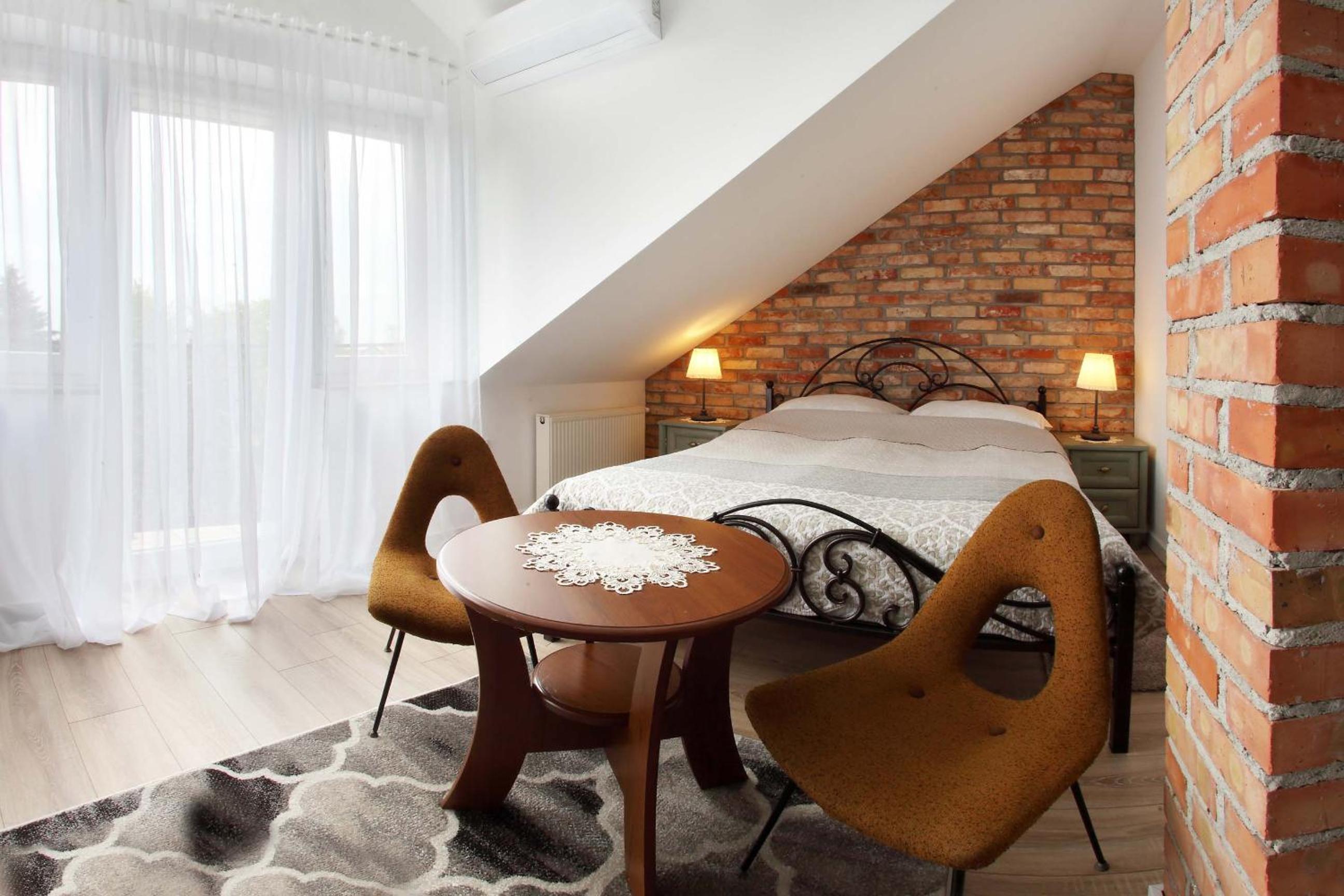 Double Room with Balcony - Photo 4