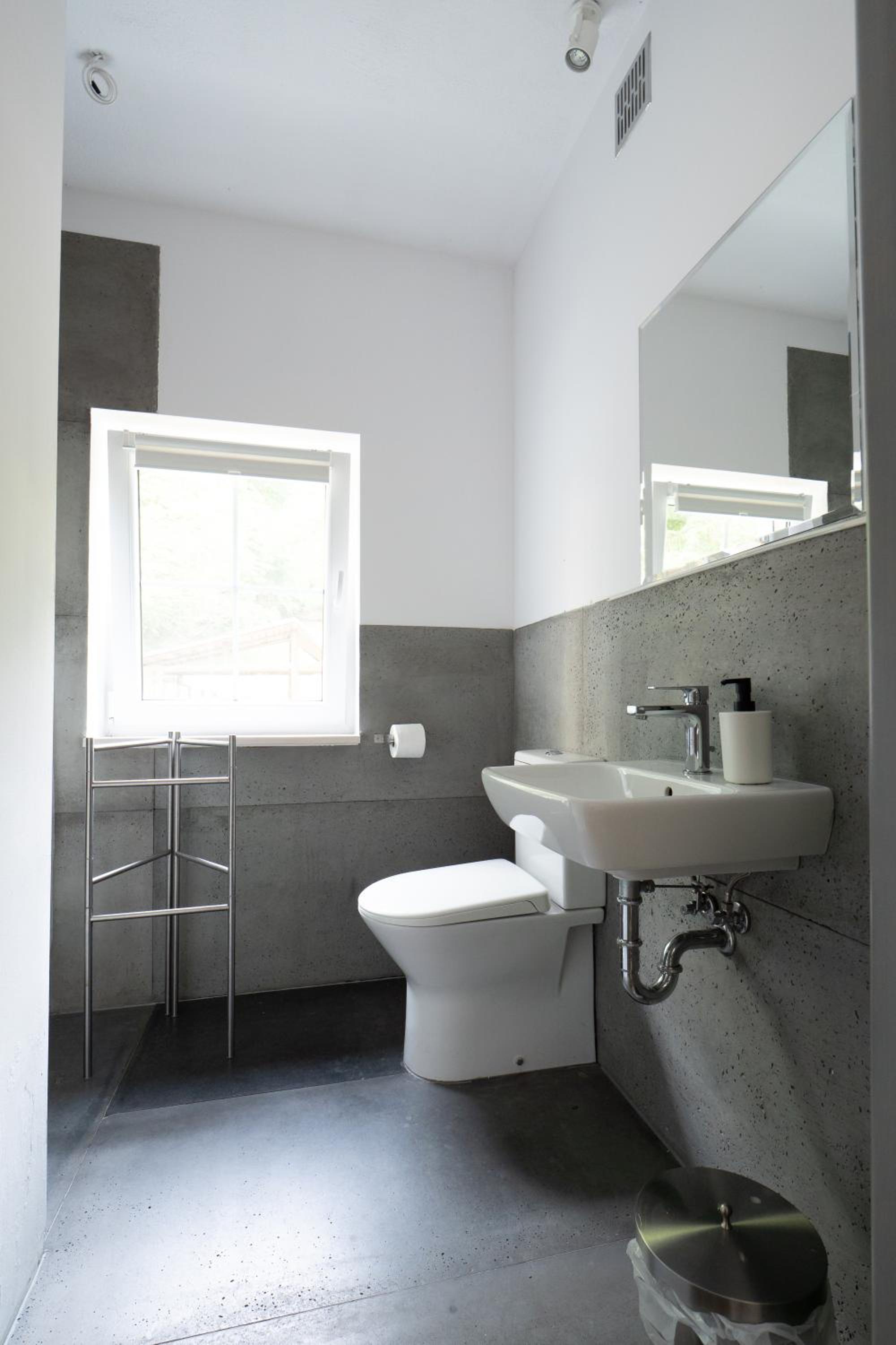 Single Room with Private Bathroom photo 2