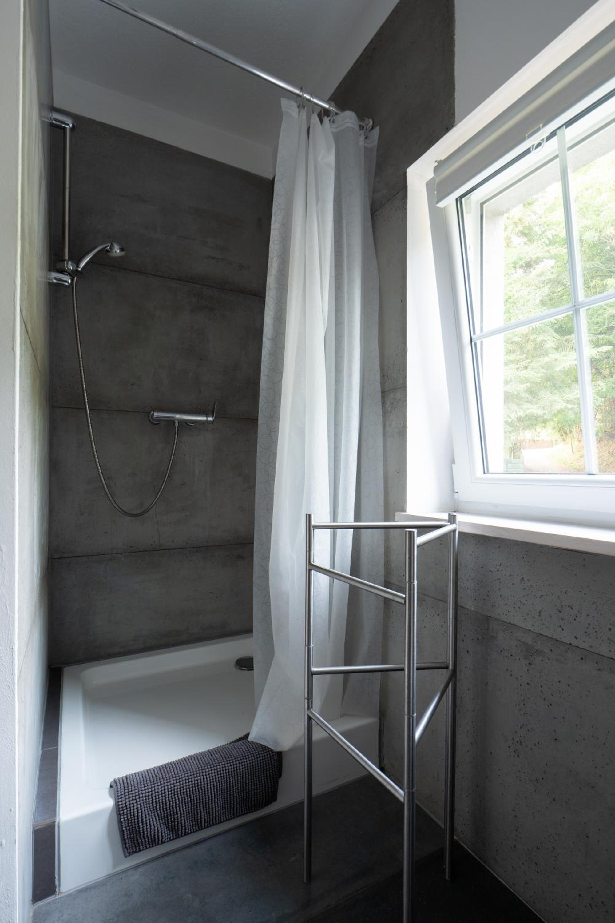 Single Room with Private Bathroom photo 3