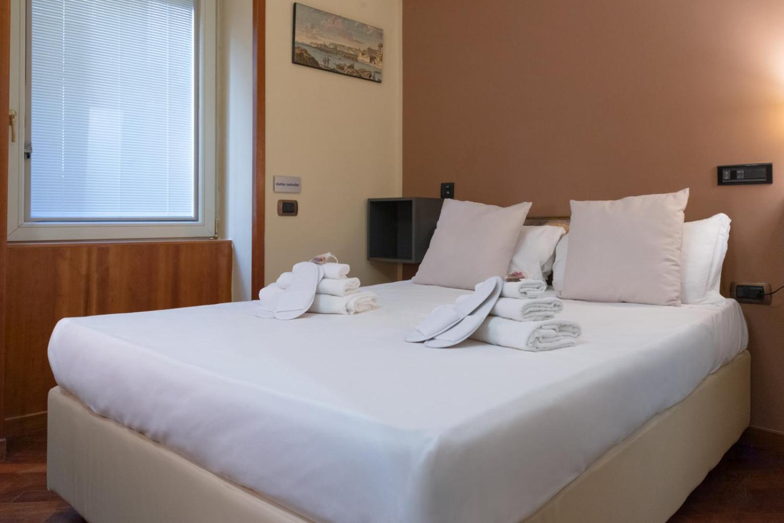 Single Room with Queen bed - Non-Smoking photo 3