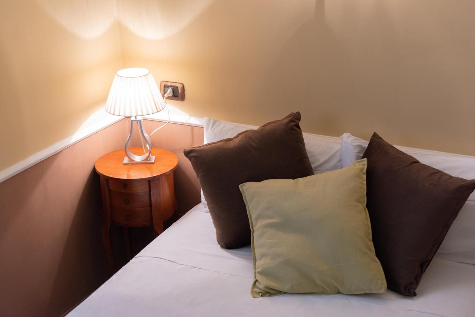 Family Room with Two Queen Beds and Single Bed photo 2