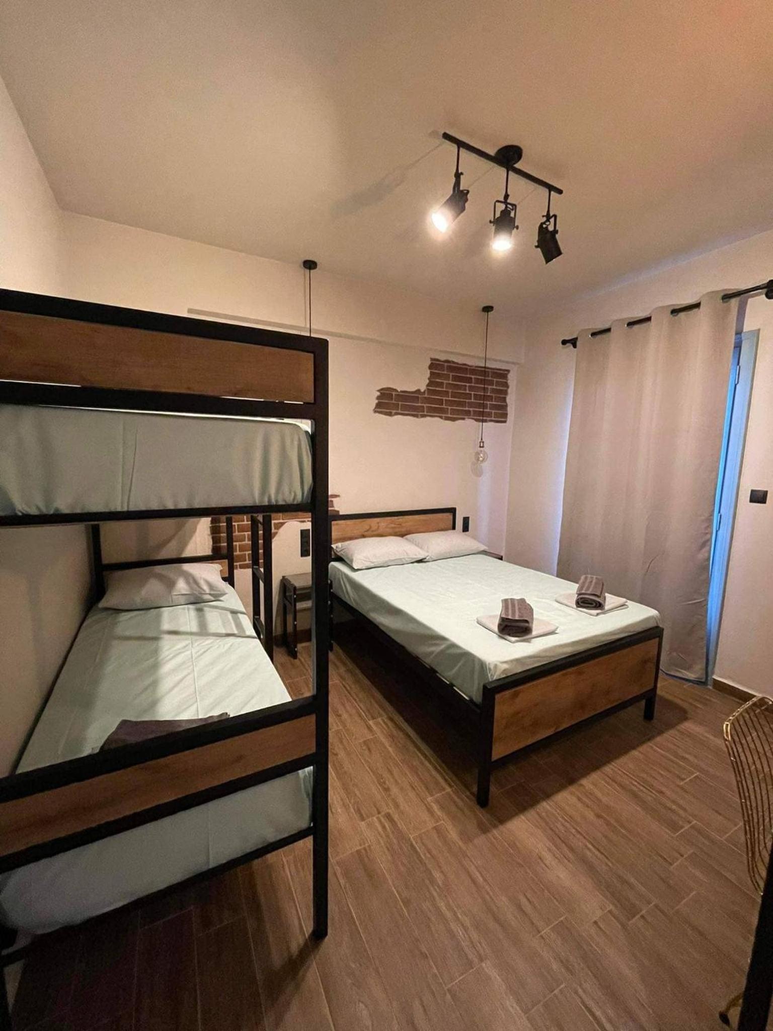 Quadruple Room with Balcony - Photo 20