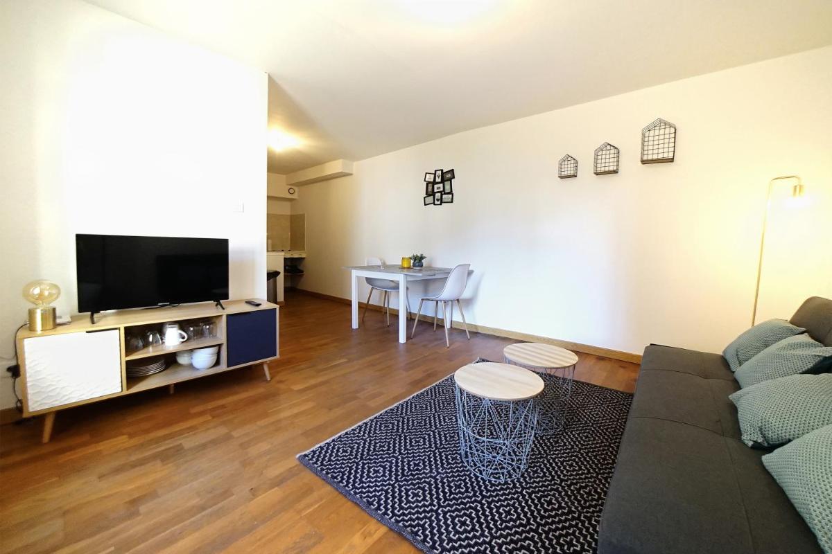 One-Bedroom Apartment - Photo 3