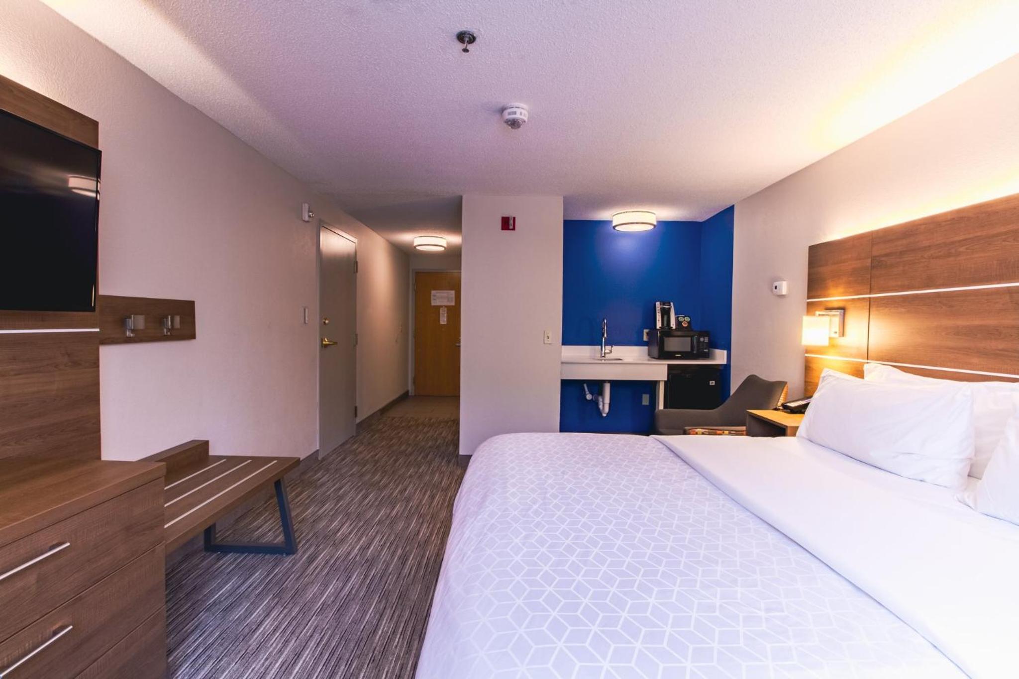King Room - Mobility Access/Hearing Accessible - Photo 5
