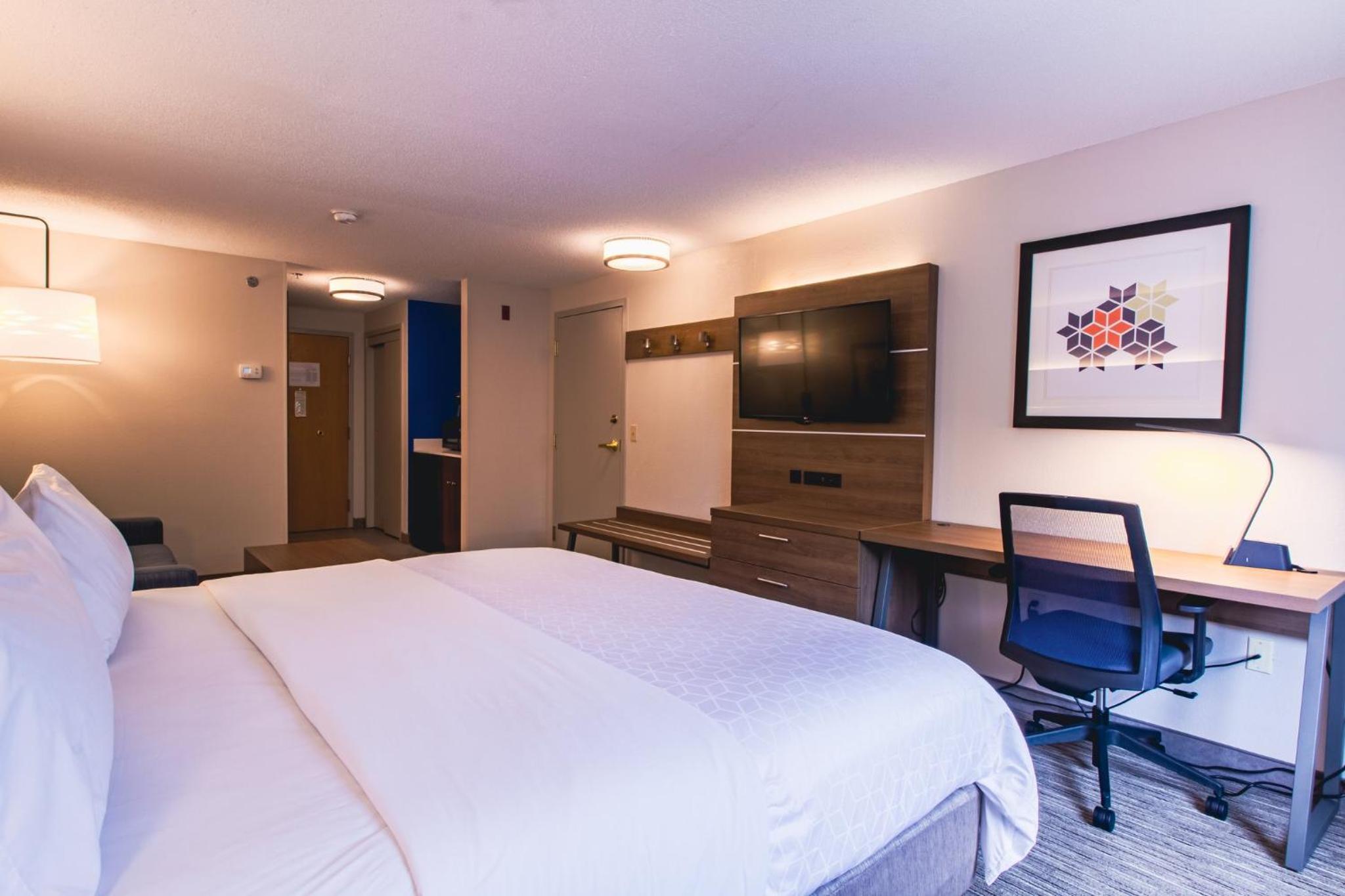 King Room - Mobility Access/Hearing Accessible - Photo 3