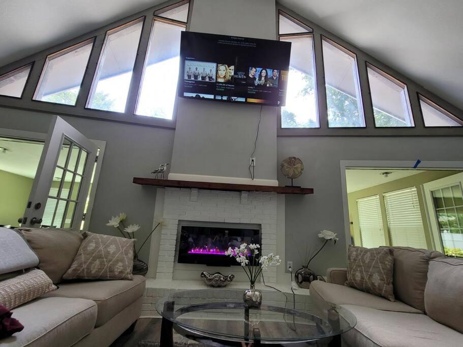 Five-Bedroom House - Photo 1