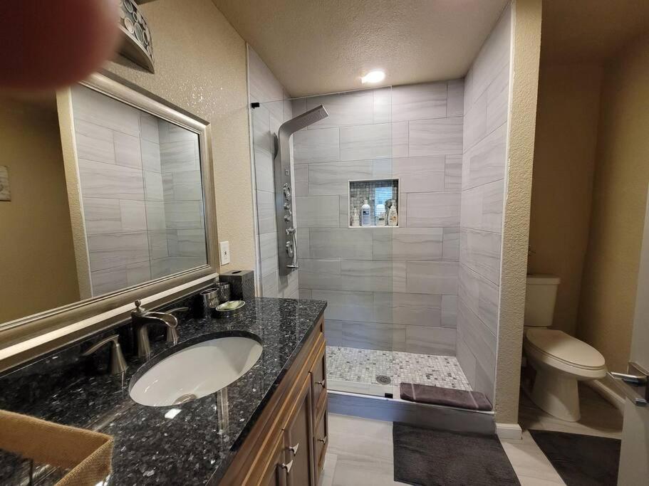 Five-Bedroom House - Photo 13