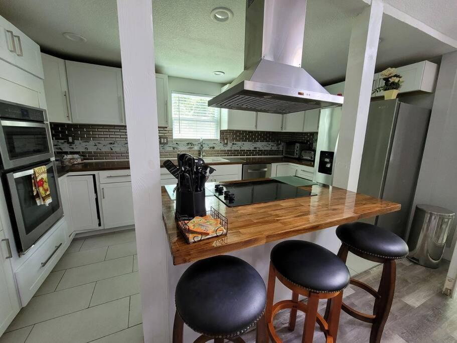 Five-Bedroom House - Photo 27