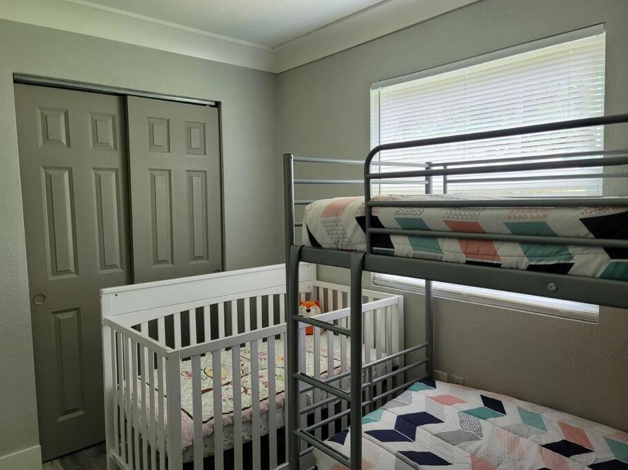 Five-Bedroom House - Photo 22