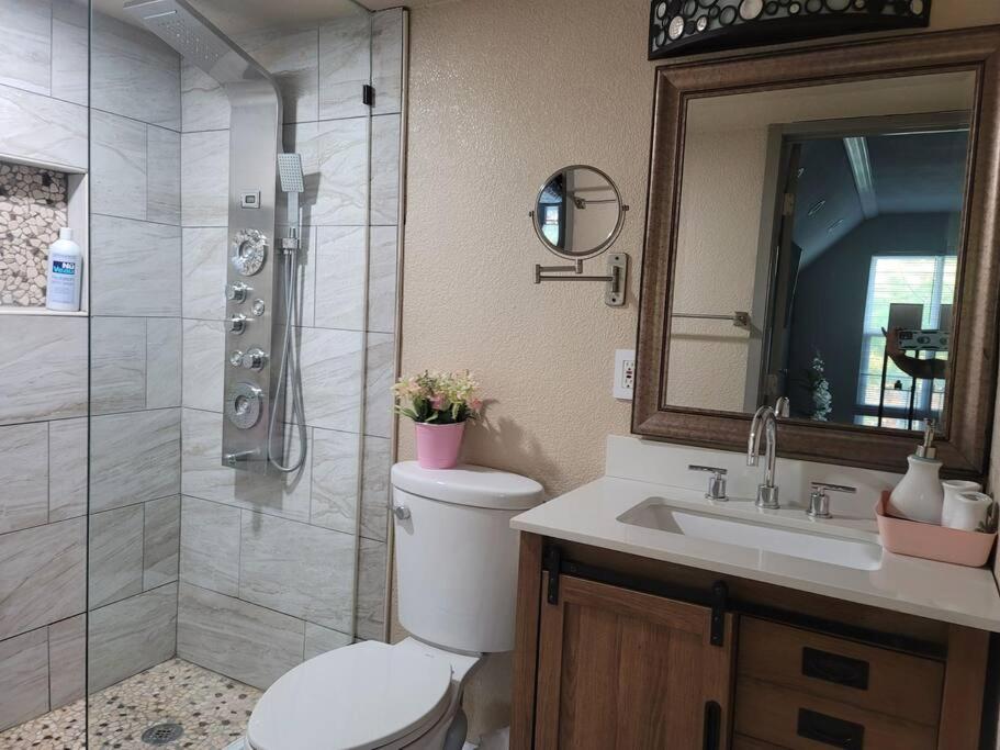 Five-Bedroom House - Photo 17