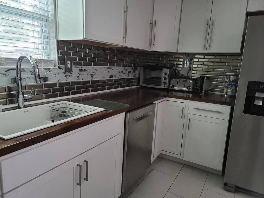 Five-Bedroom House - Photo 15