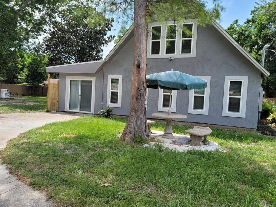 Five-Bedroom House - Photo 35