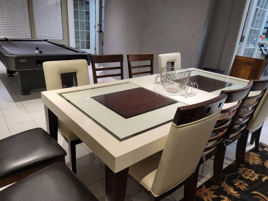 Five-Bedroom House - Photo 36