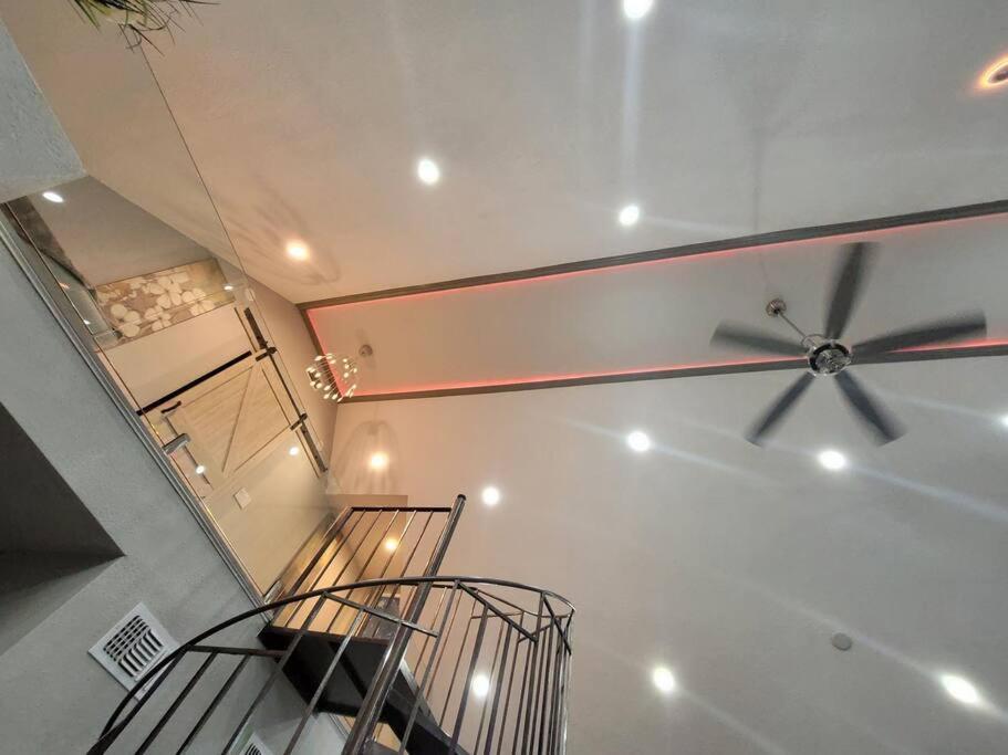 Five-Bedroom House - Photo 41