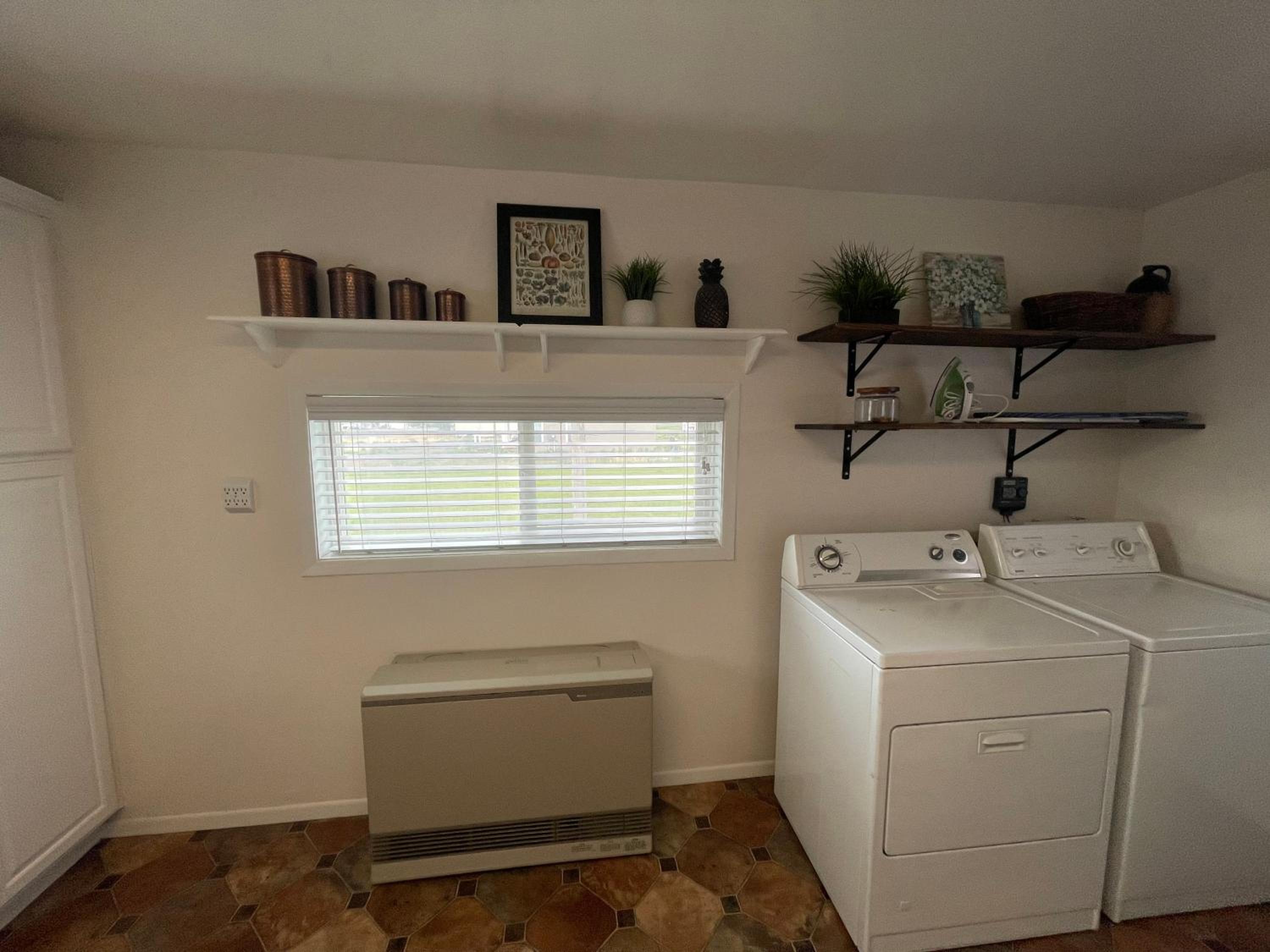 Two-Bedroom House - Photo 18