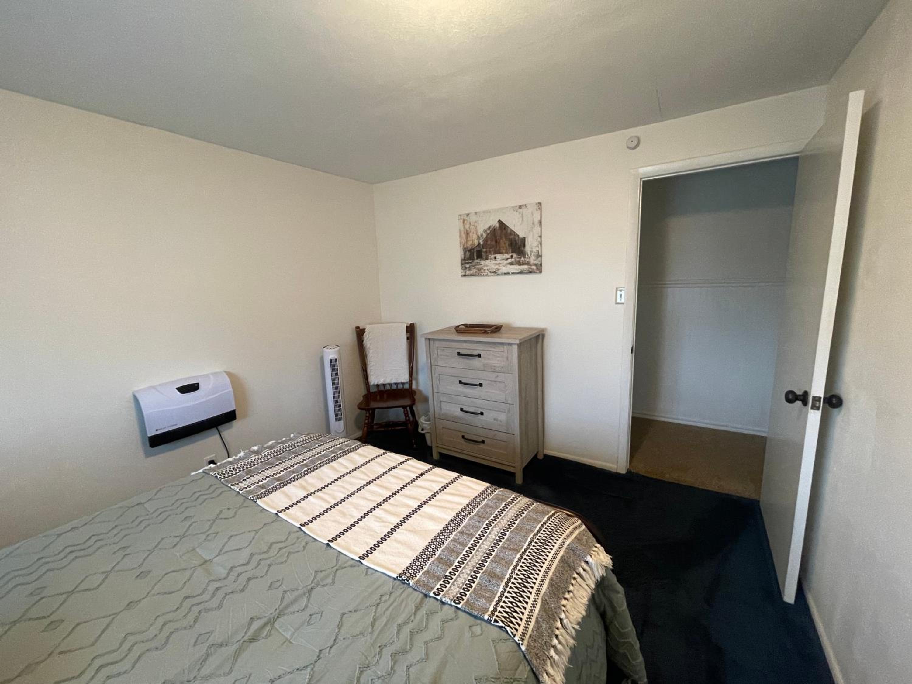 Two-Bedroom House - Photo 3