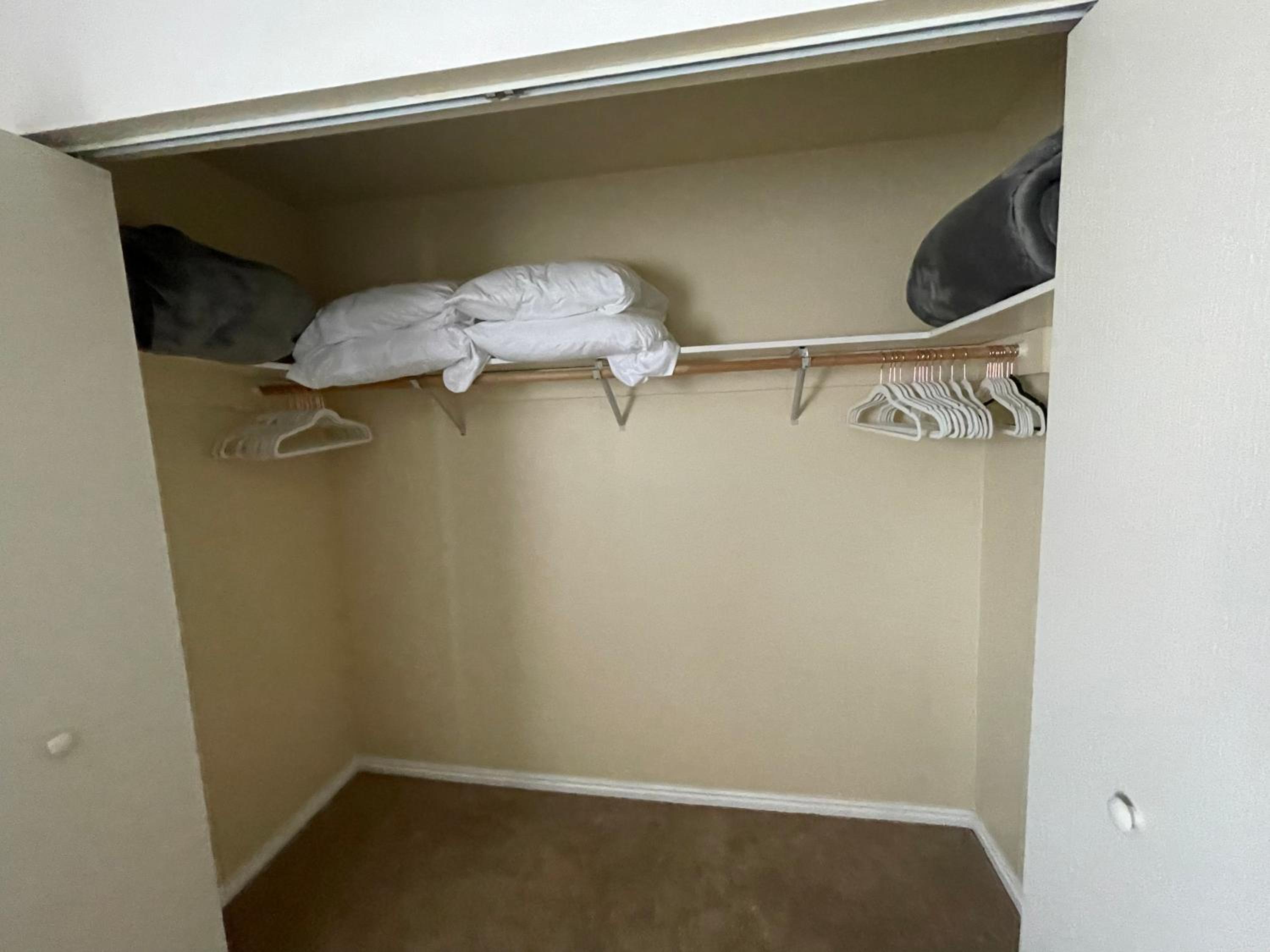 Two-Bedroom House - Photo 25