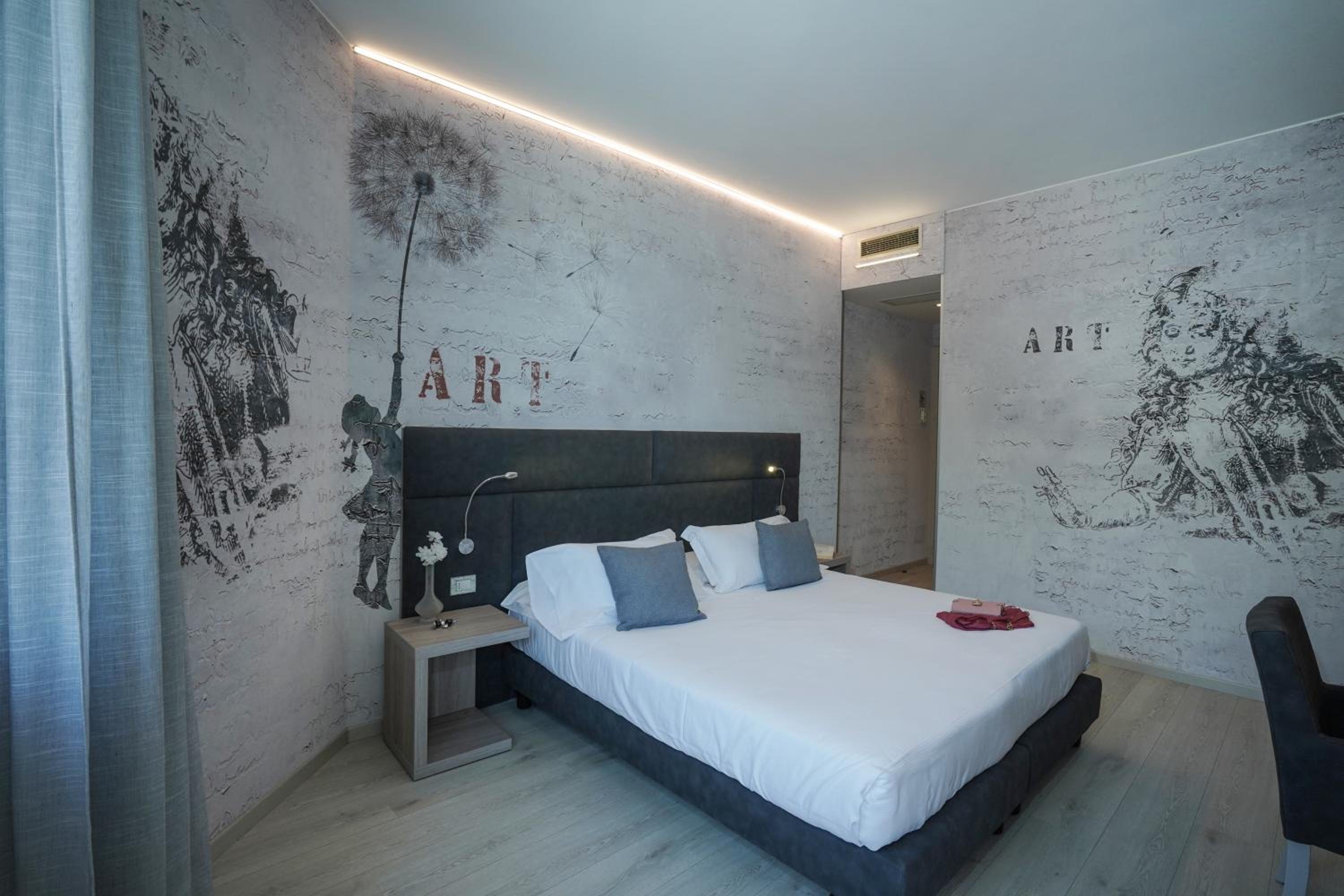 Deluxe Double Room with Balcony and Sea View - Photo 21
