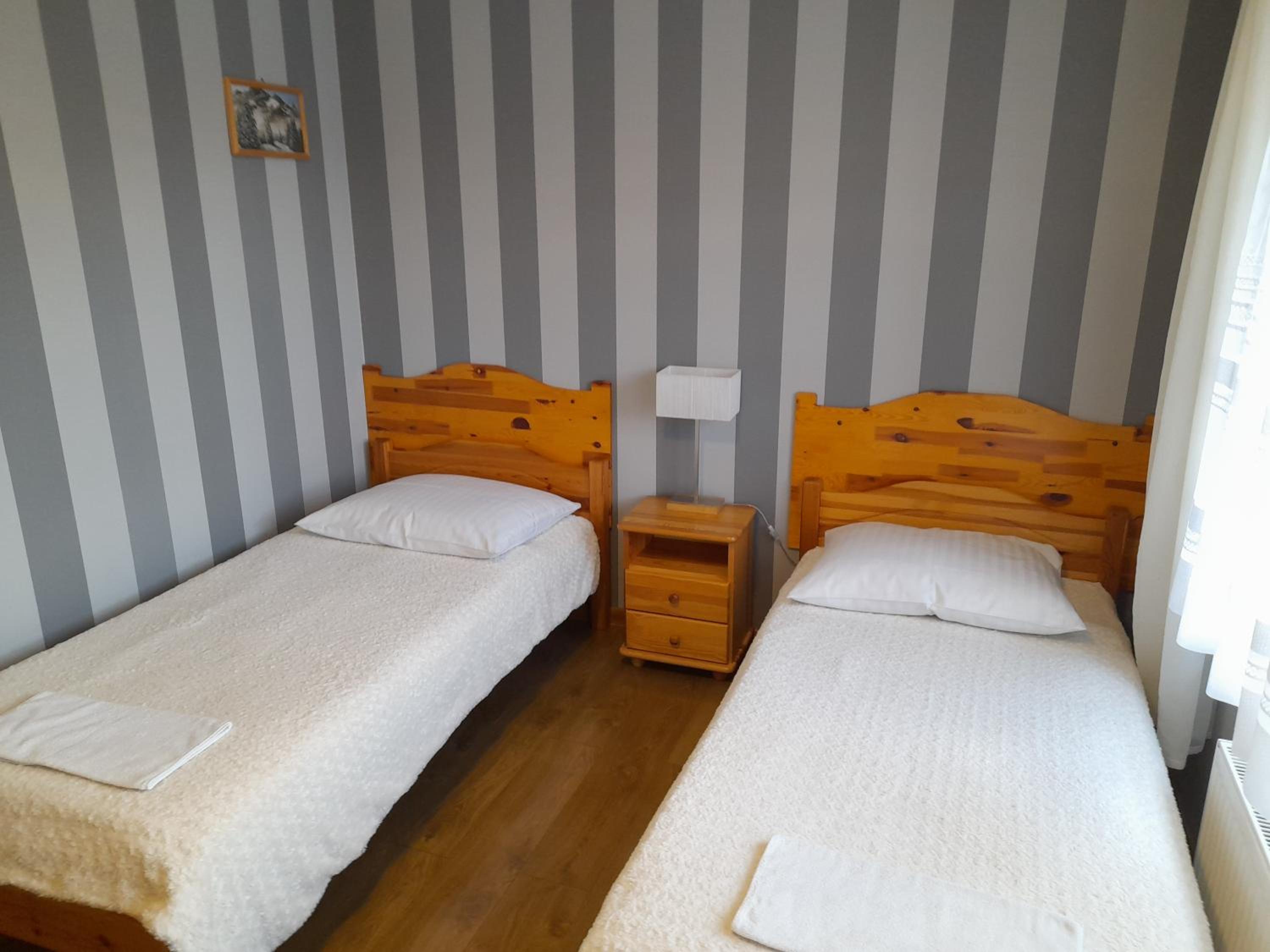 Twin Room - Disability Access - Photo 3