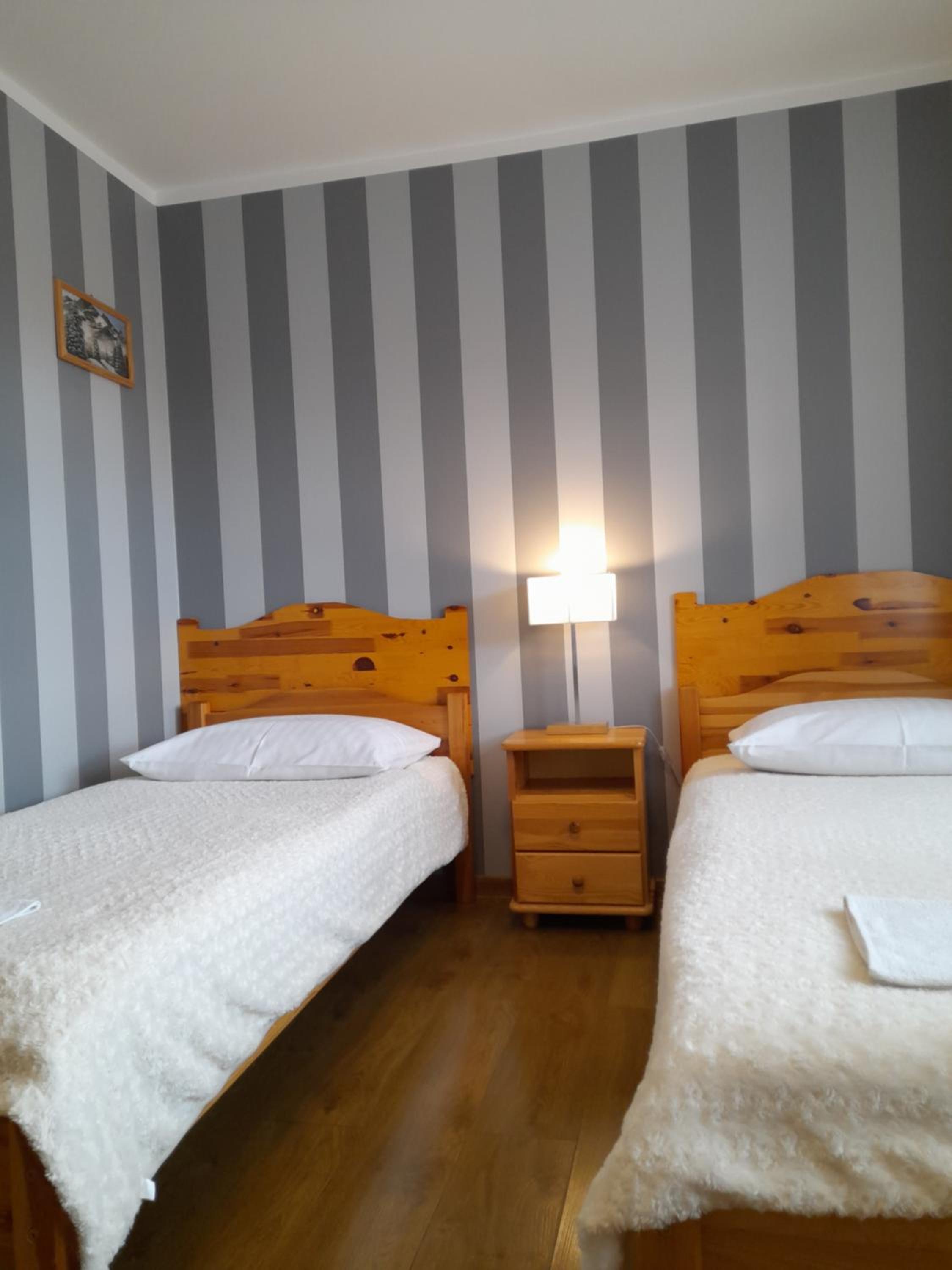 Twin Room - Disability Access - Photo 5