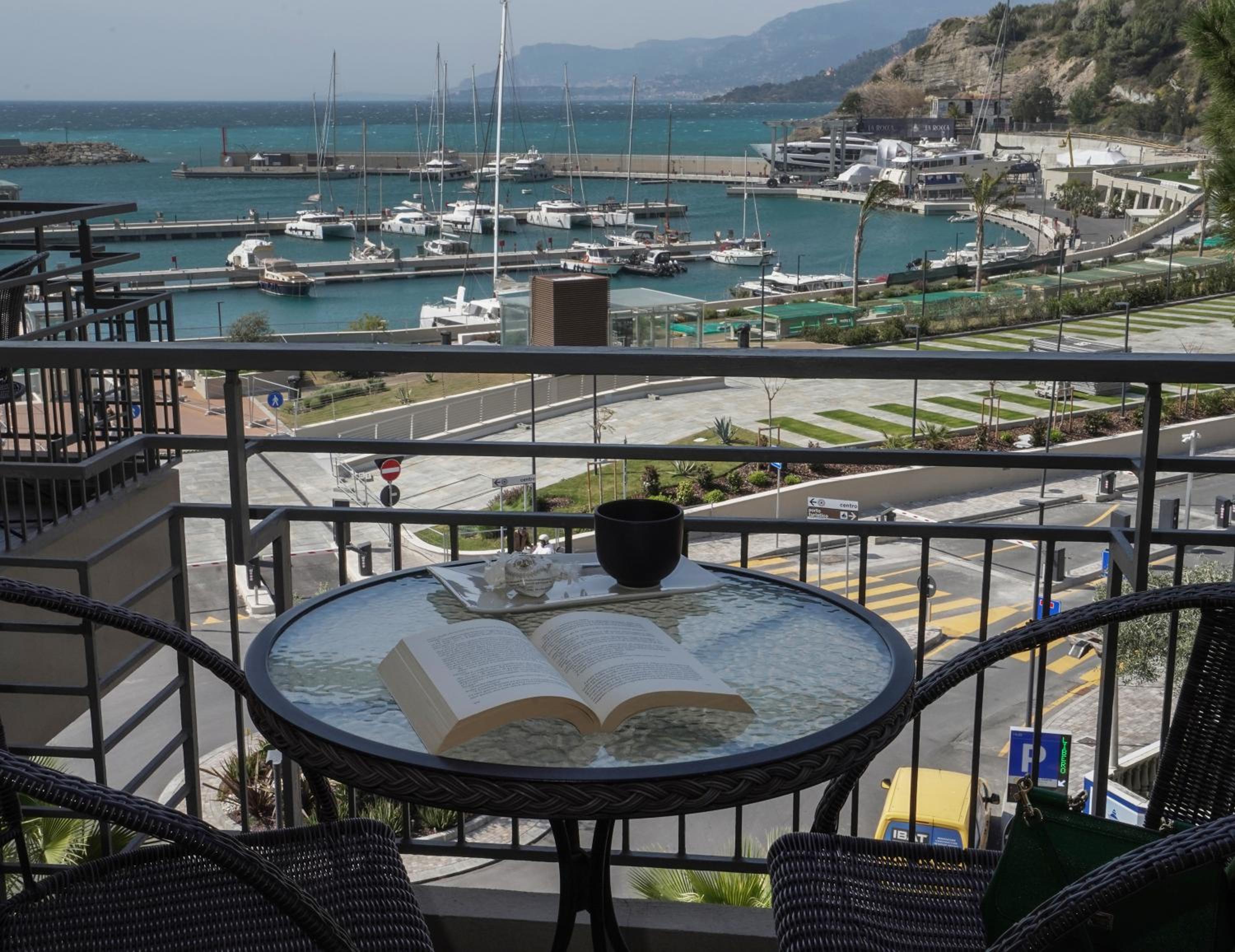 Standard Double Room with Balcony and Partial Sea View - Photo 15