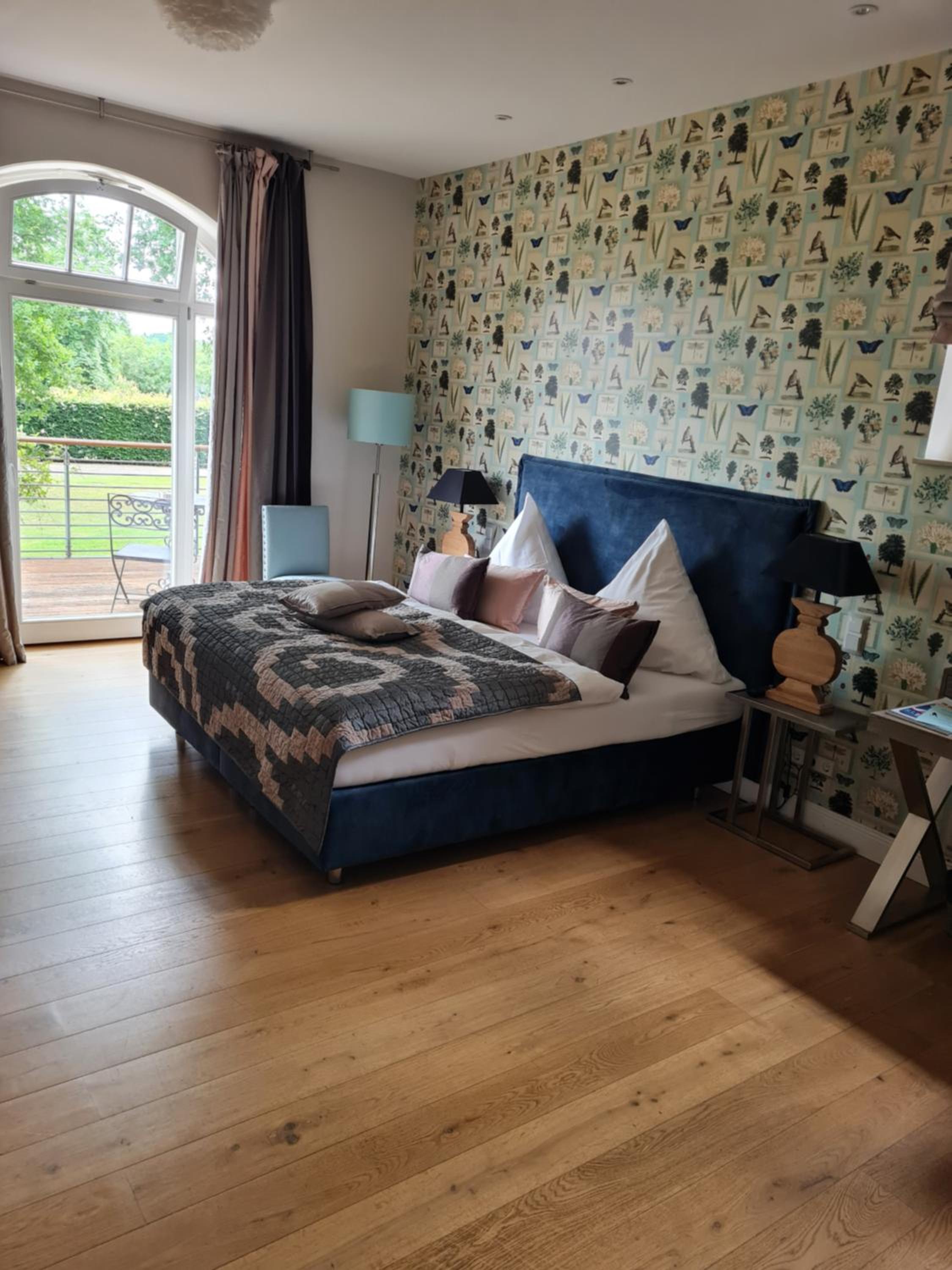 Queen Room with Garden View