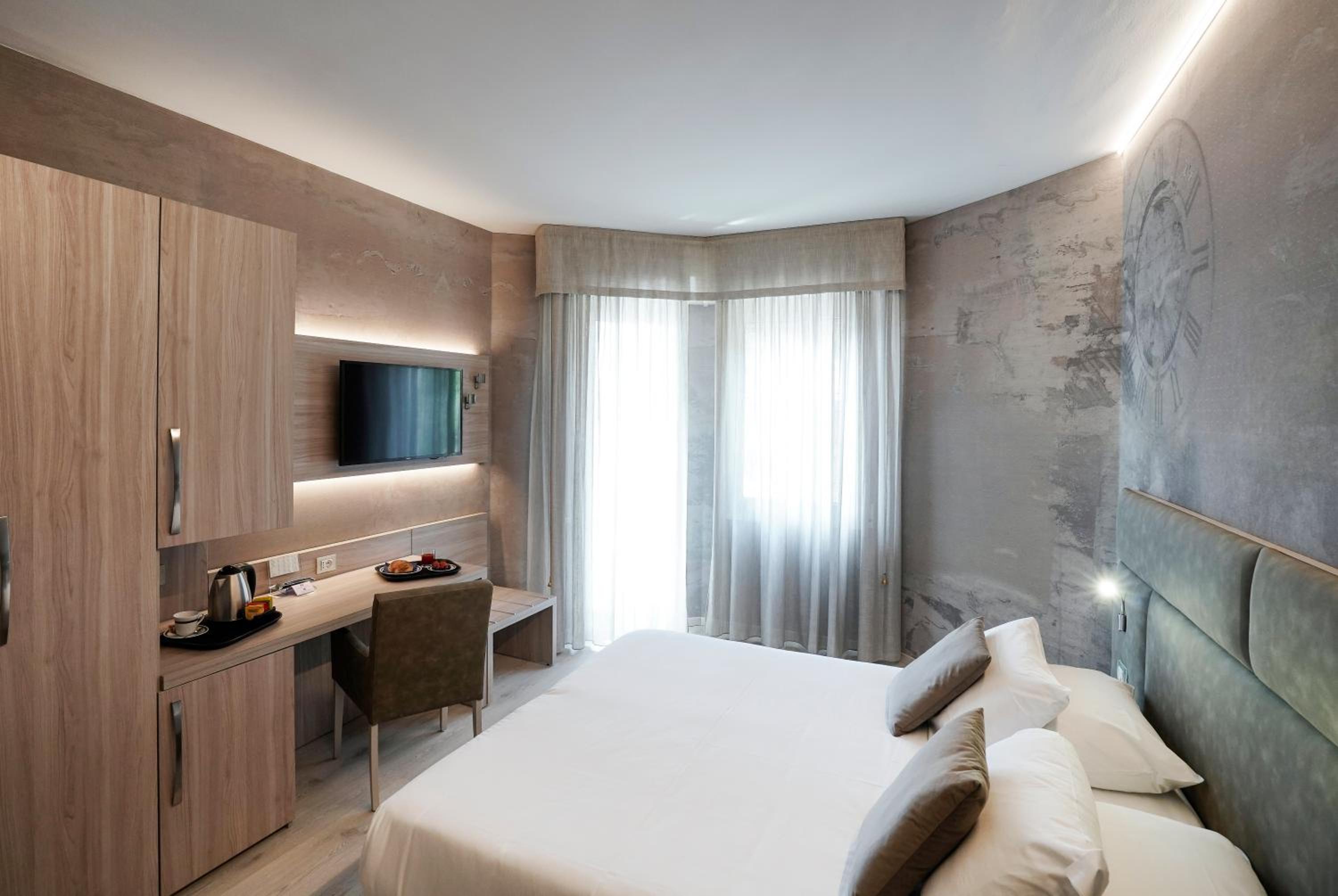Deluxe Double Room with Balcony and Sea View - Photo 7