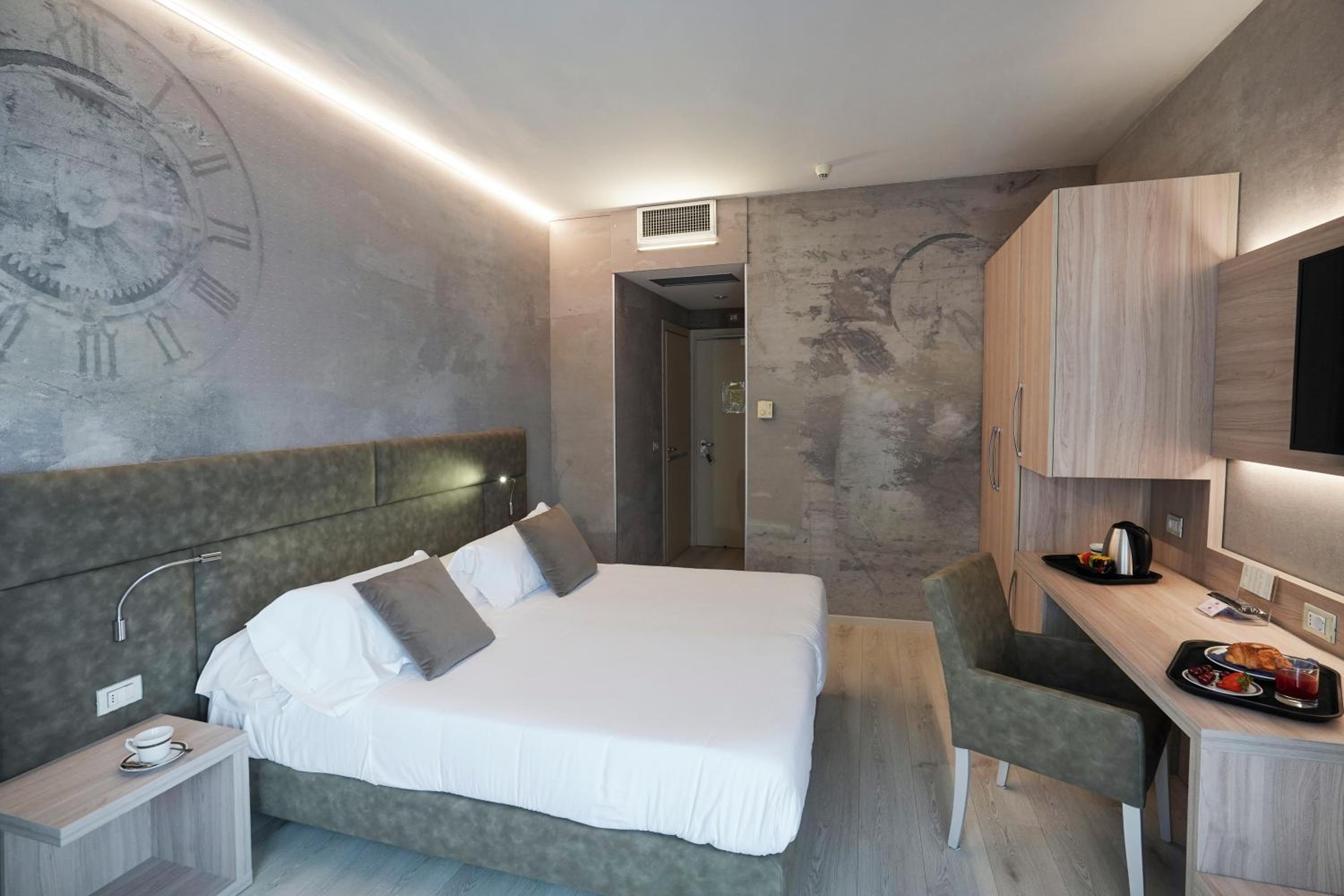 Deluxe Double Room with Balcony and Sea View - Photo 6