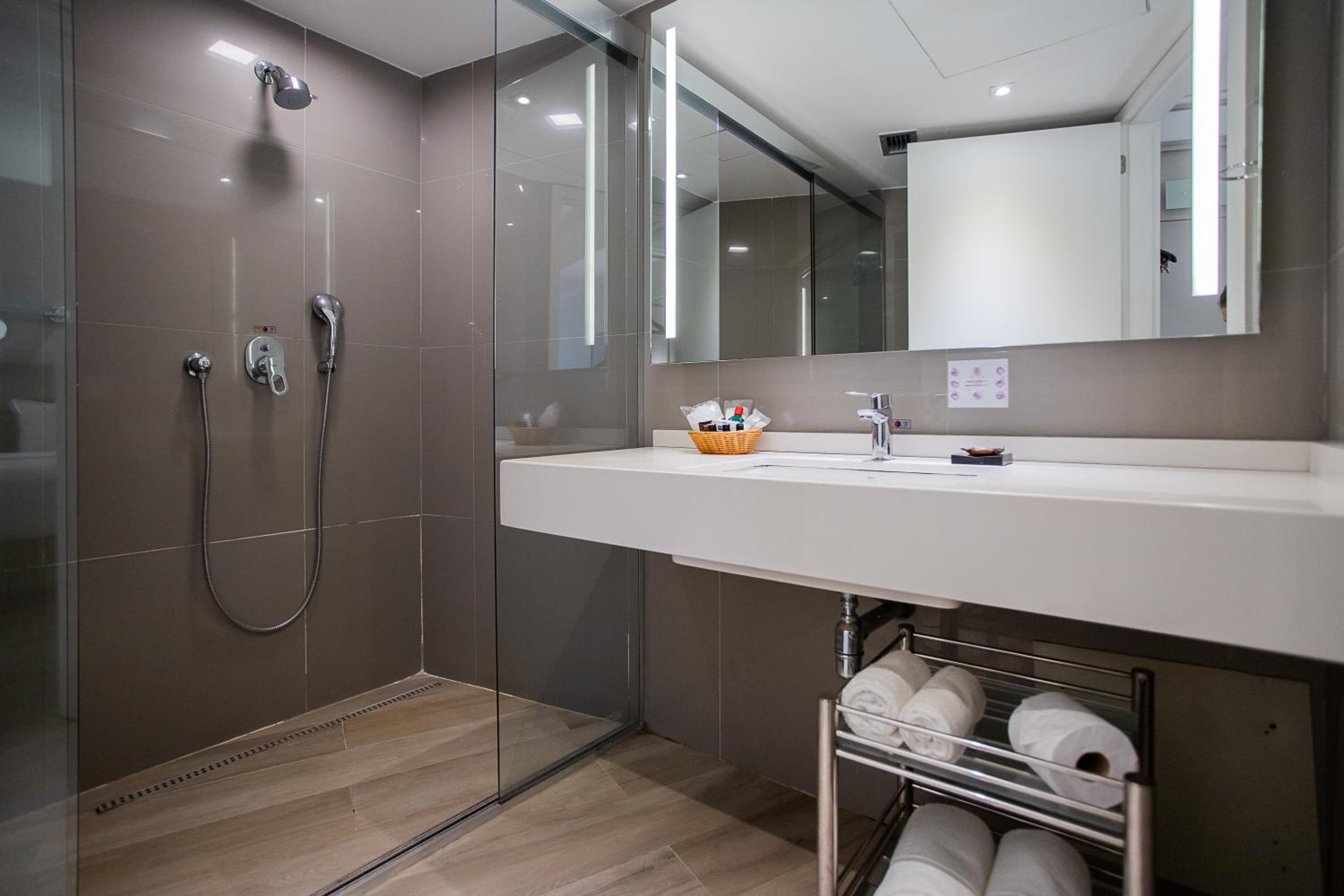 Deluxe King Suite