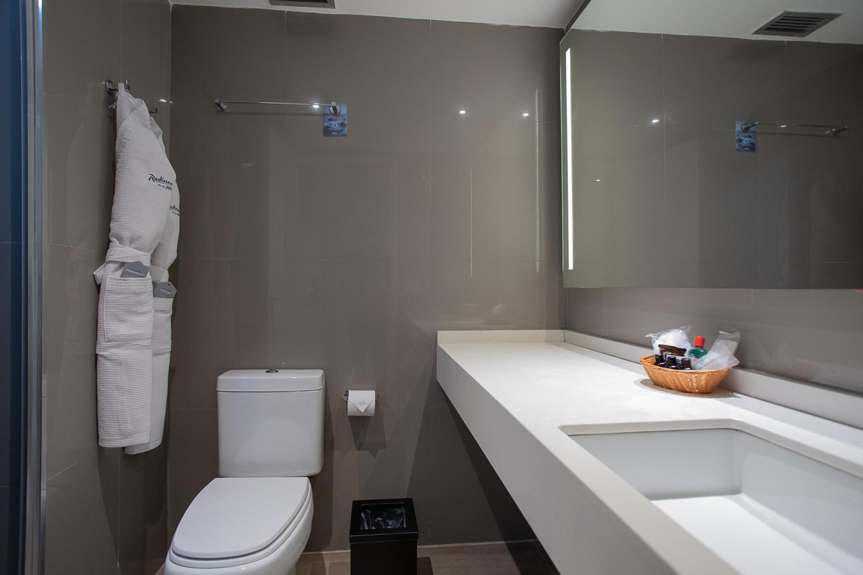 Business Queen Room