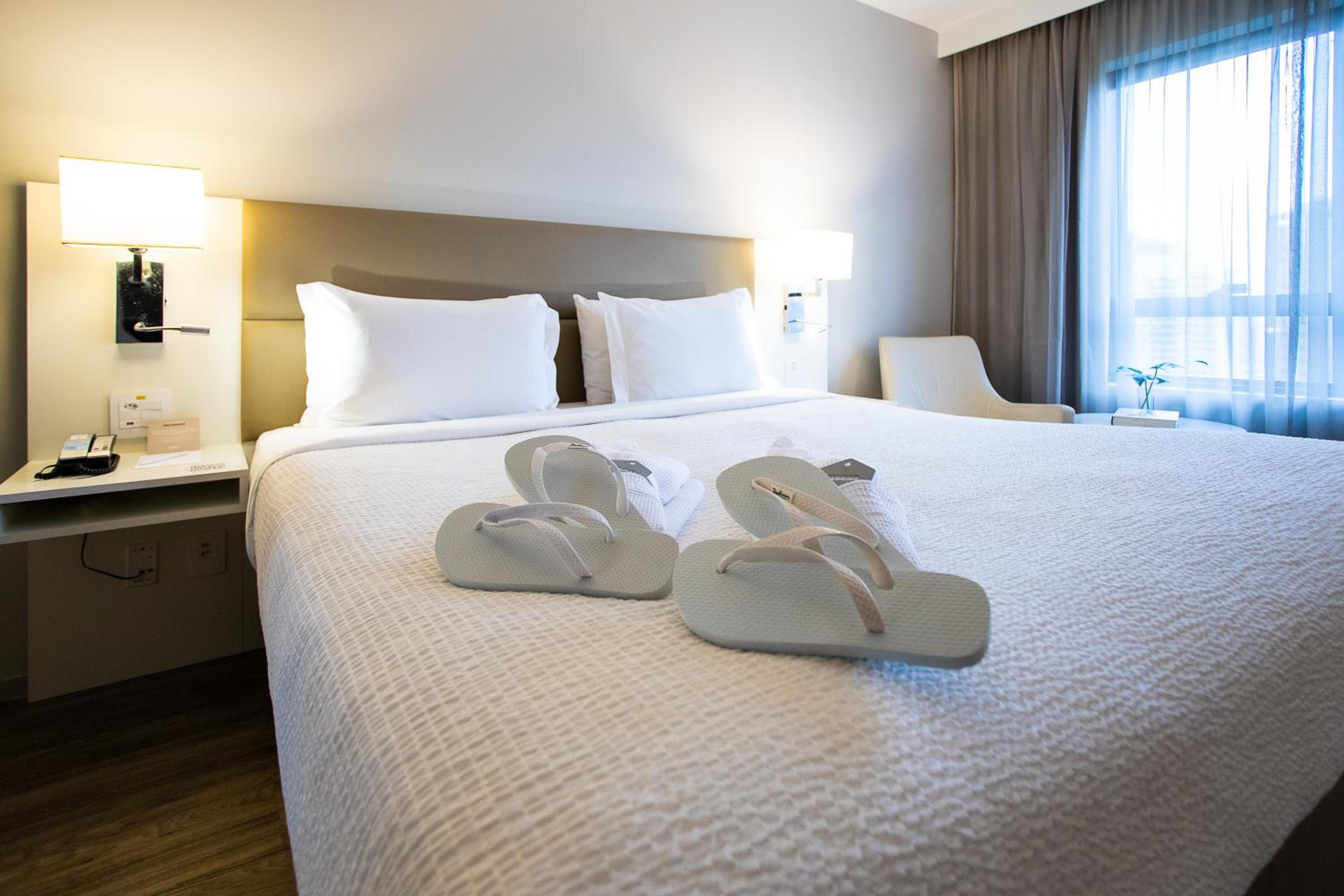 Business Queen Room