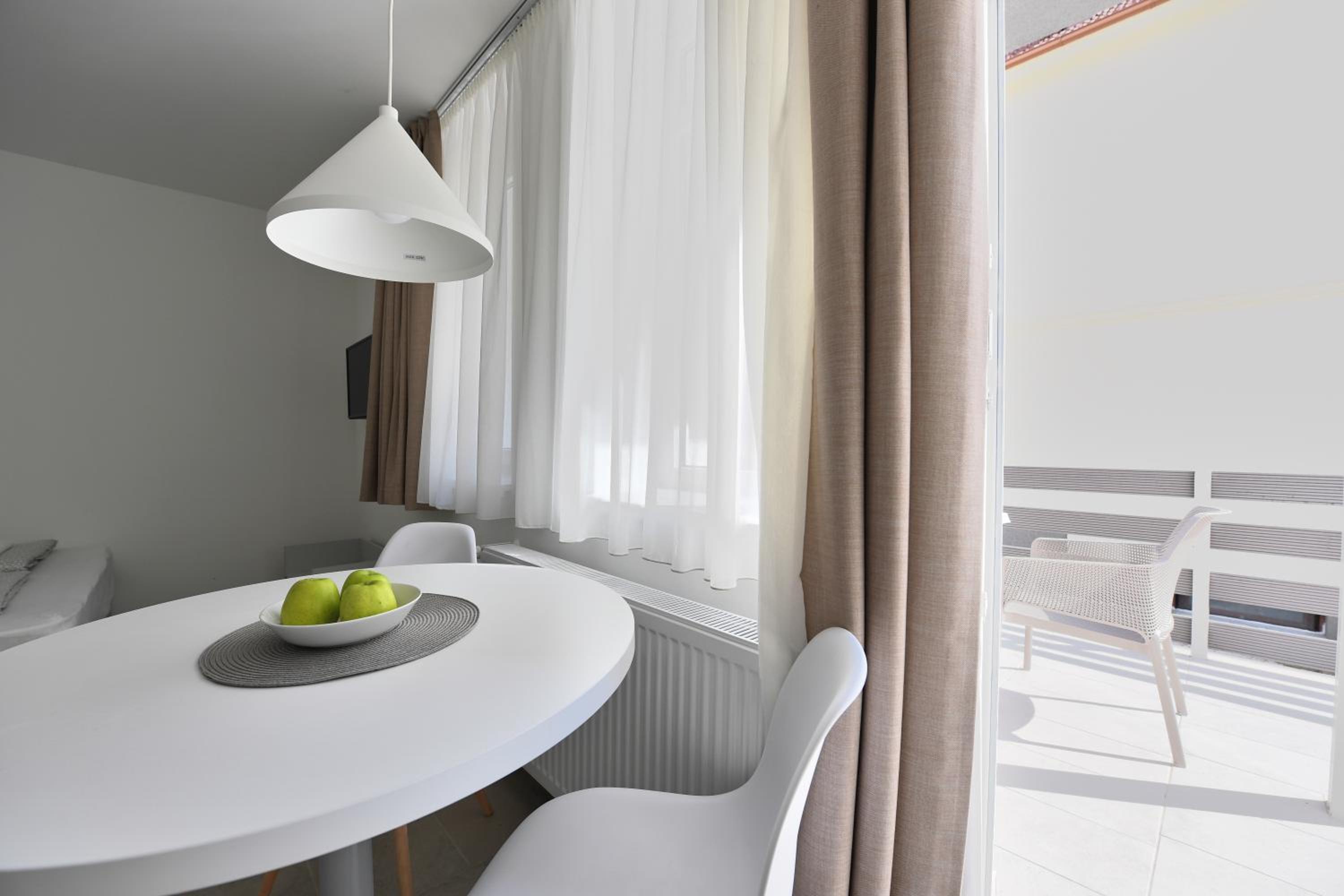 Studio with Balcony - Photo 3