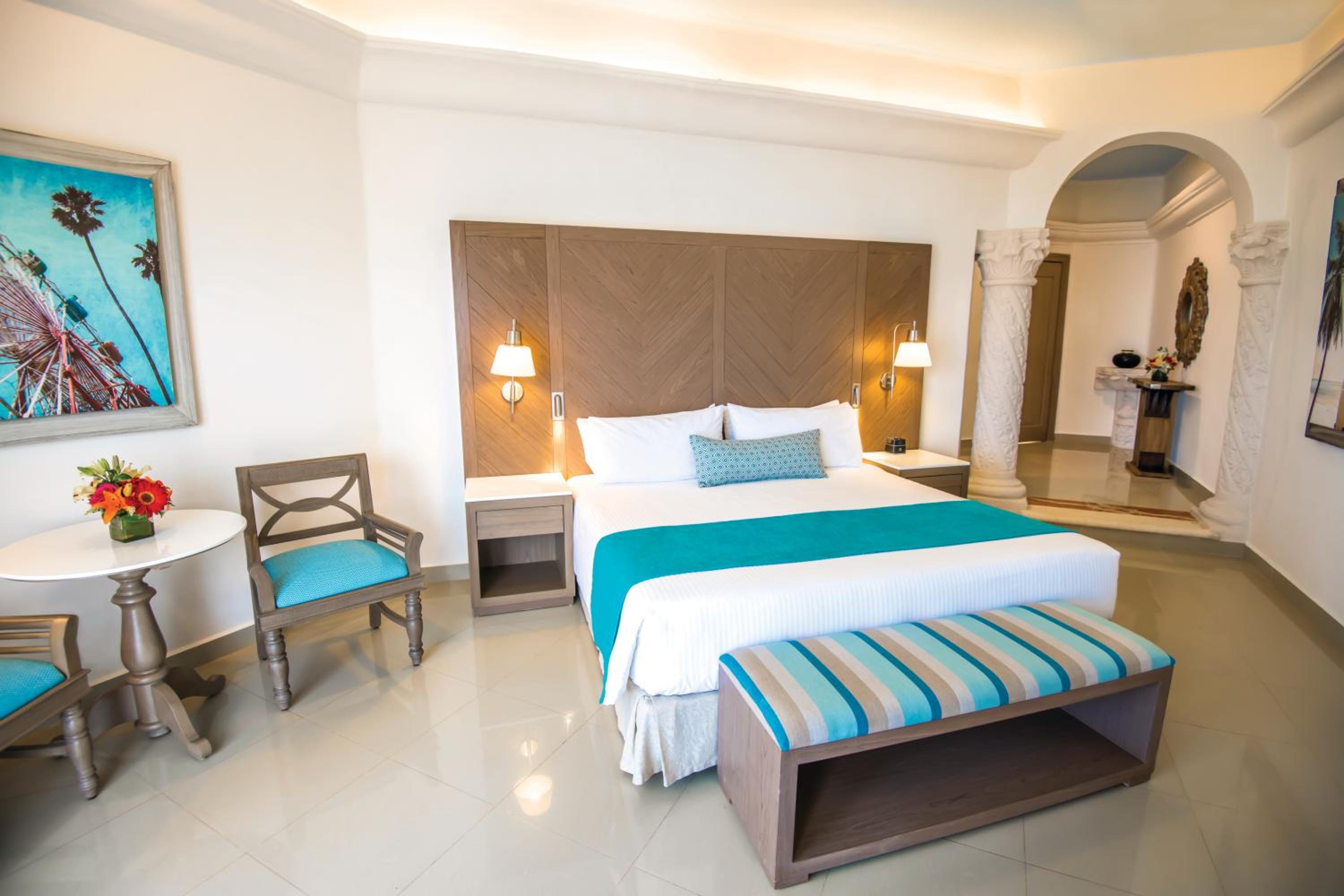 Junior Suite 1 King Bed - Photo 2