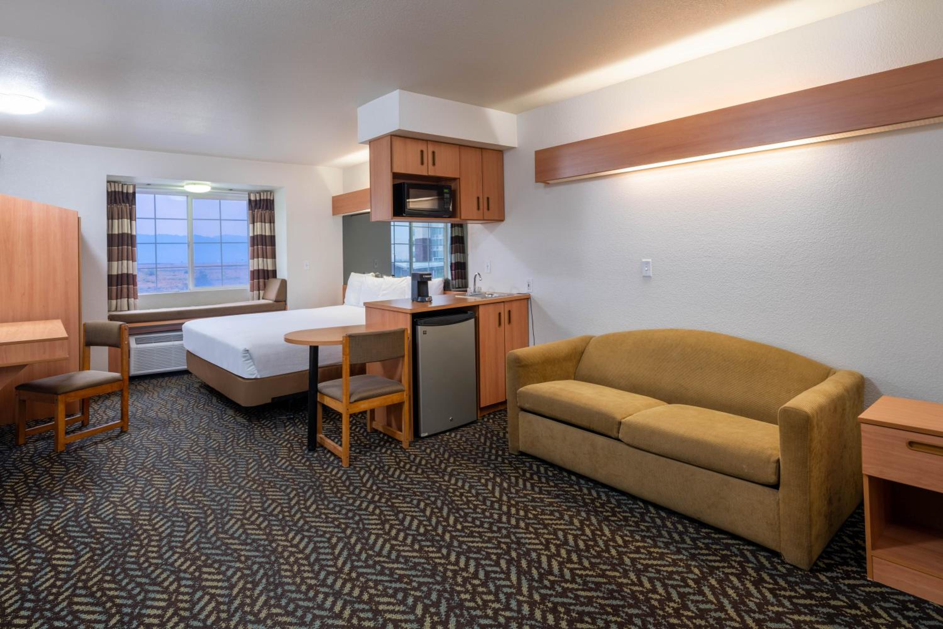 King Studio Suite, Non-Smoking - Photo 6