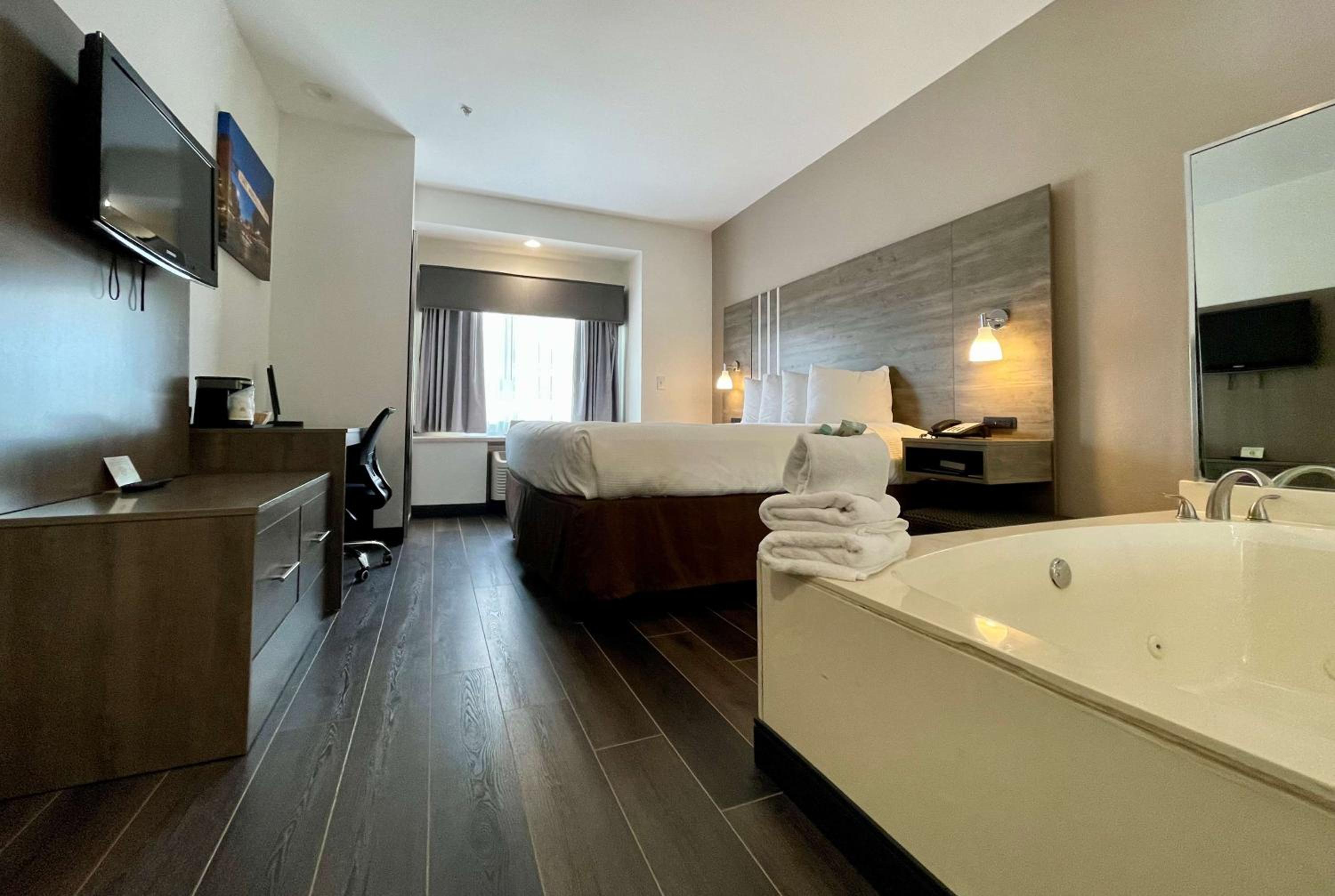 King Room with Spa Bath - Non-Smoking - Photo 1