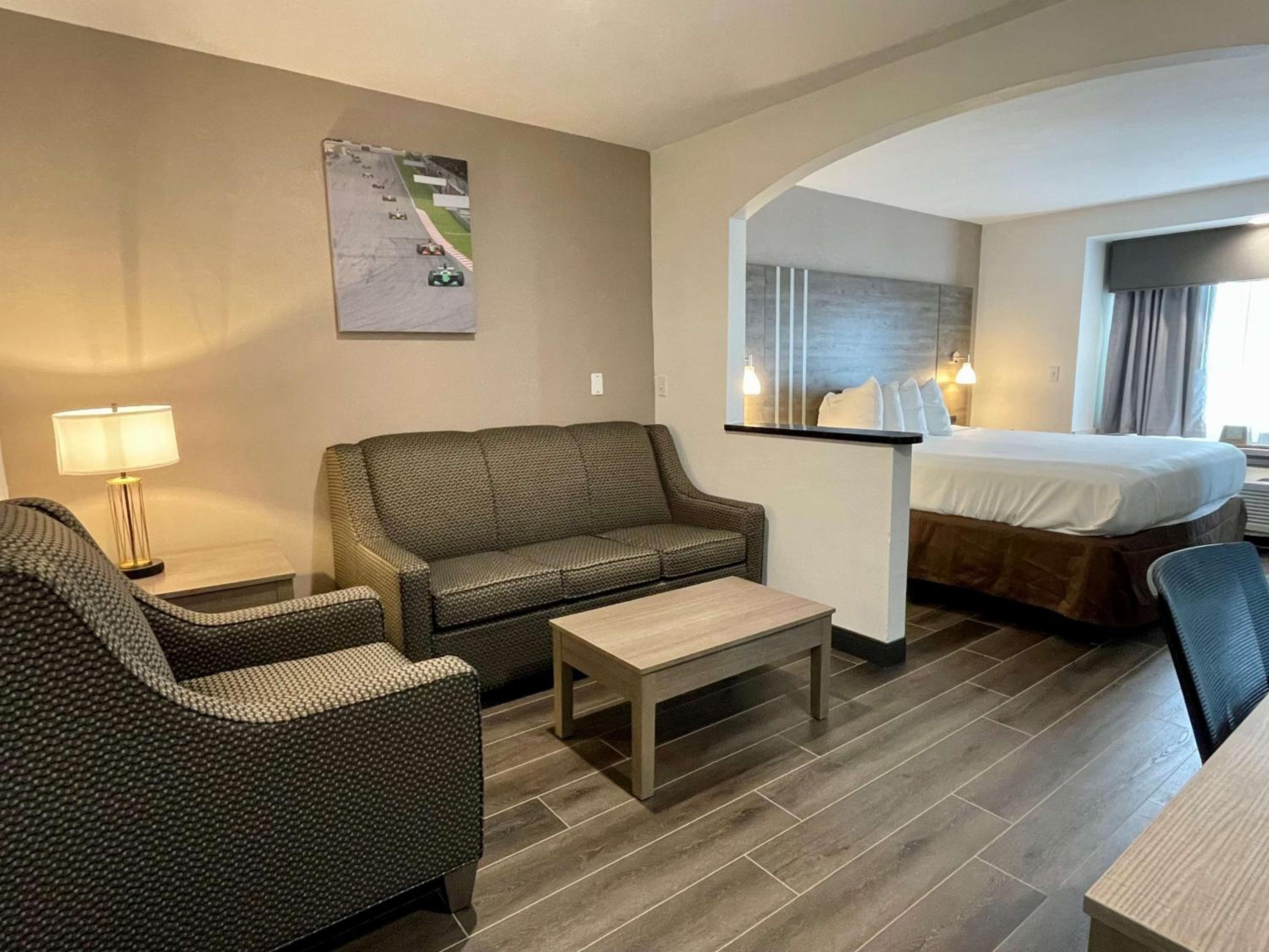 King Suite - Non-Smoking - Photo 1